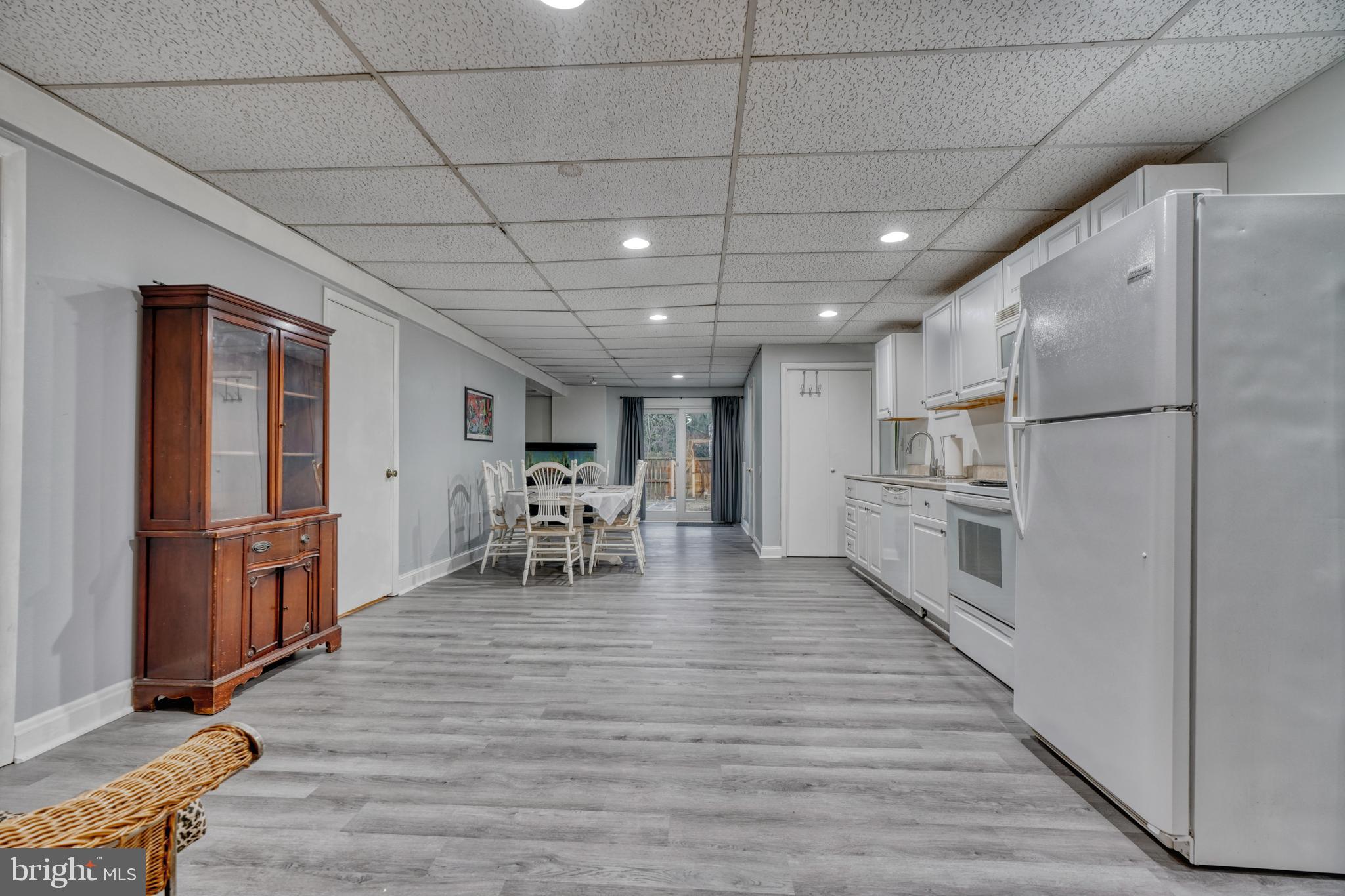 LAKE ROLAND - Residential Lease