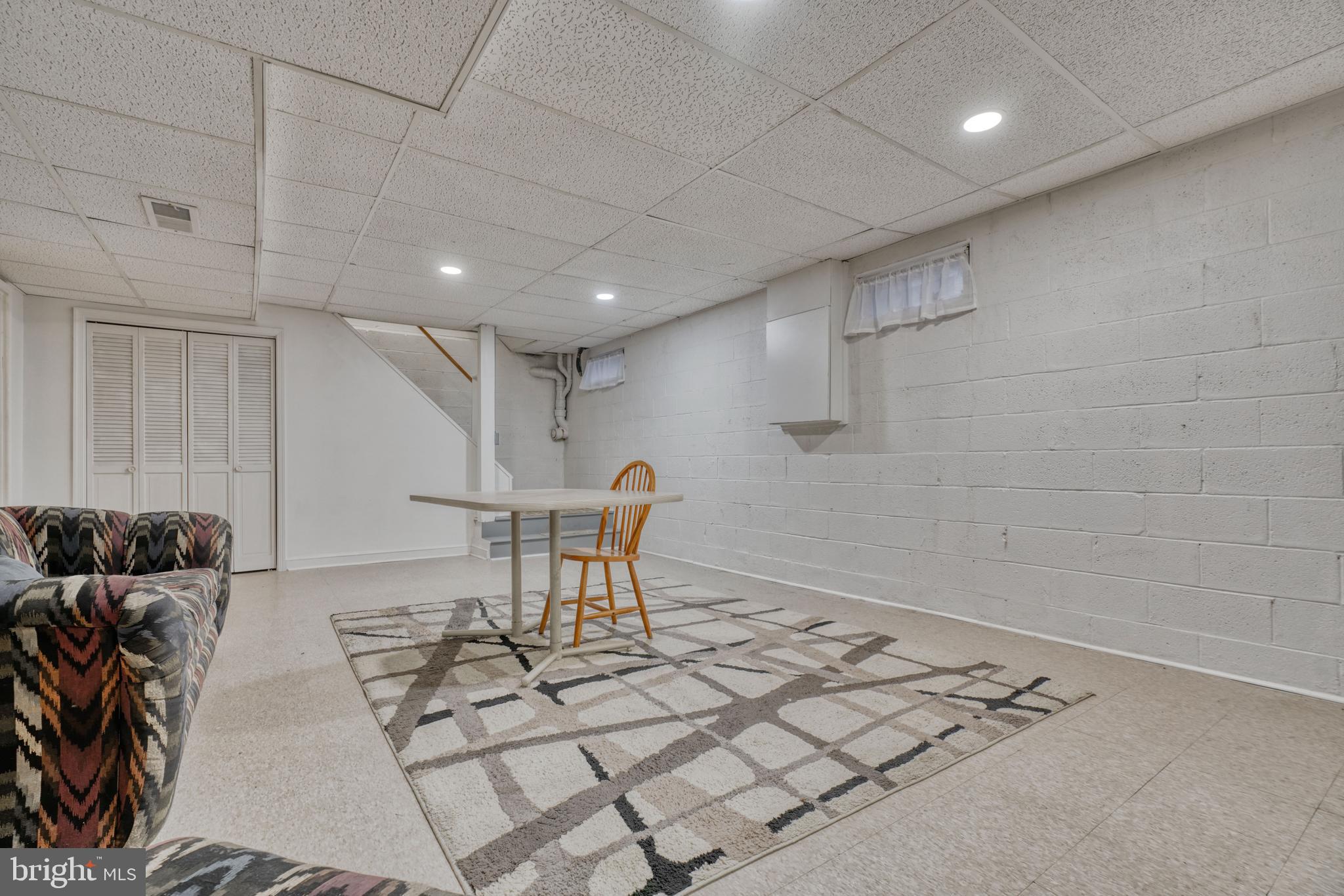 LAKE ROLAND - Residential Lease