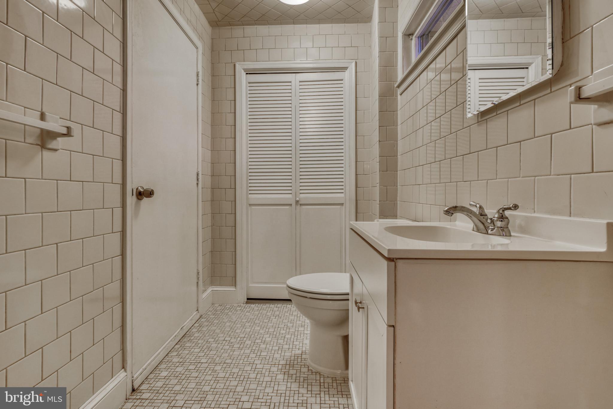 LAKE ROLAND - Residential Lease