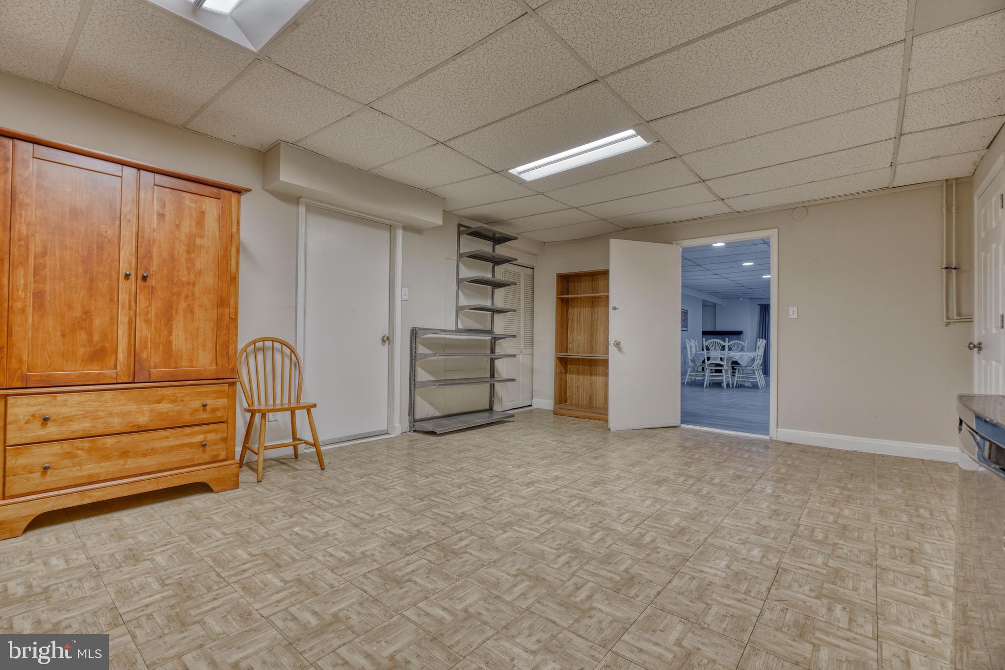 LAKE ROLAND - Residential Lease