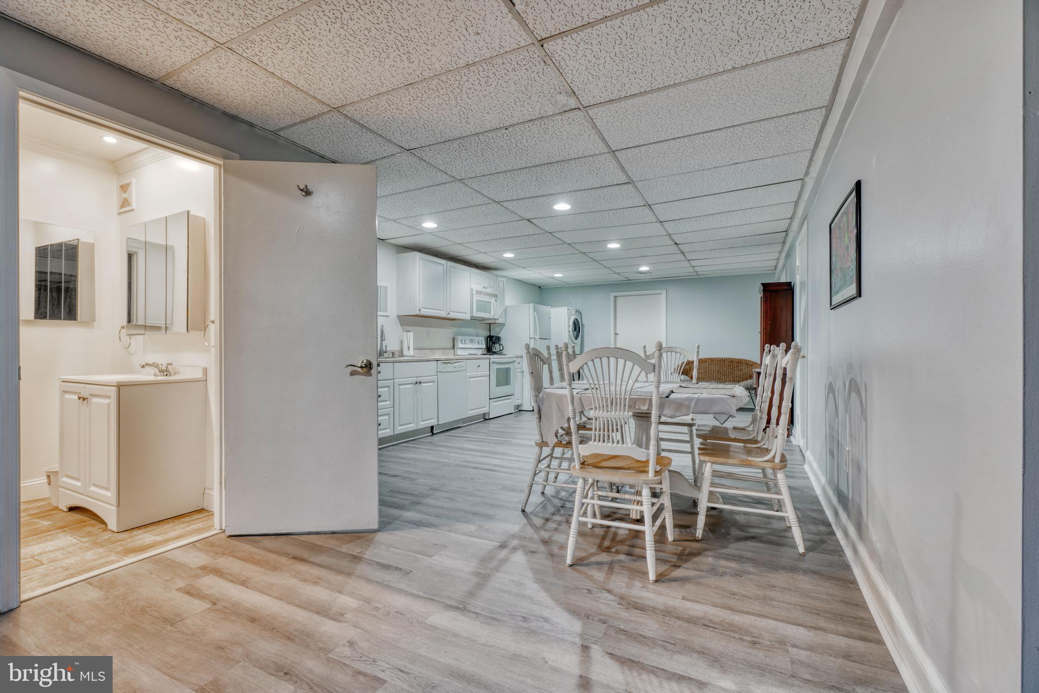 LAKE ROLAND - Residential Lease