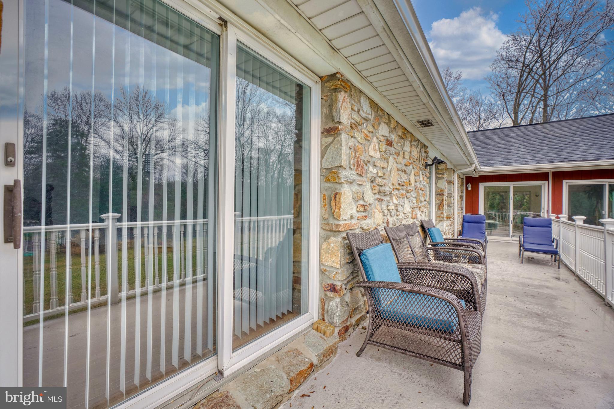 LAKE ROLAND - Residential Lease