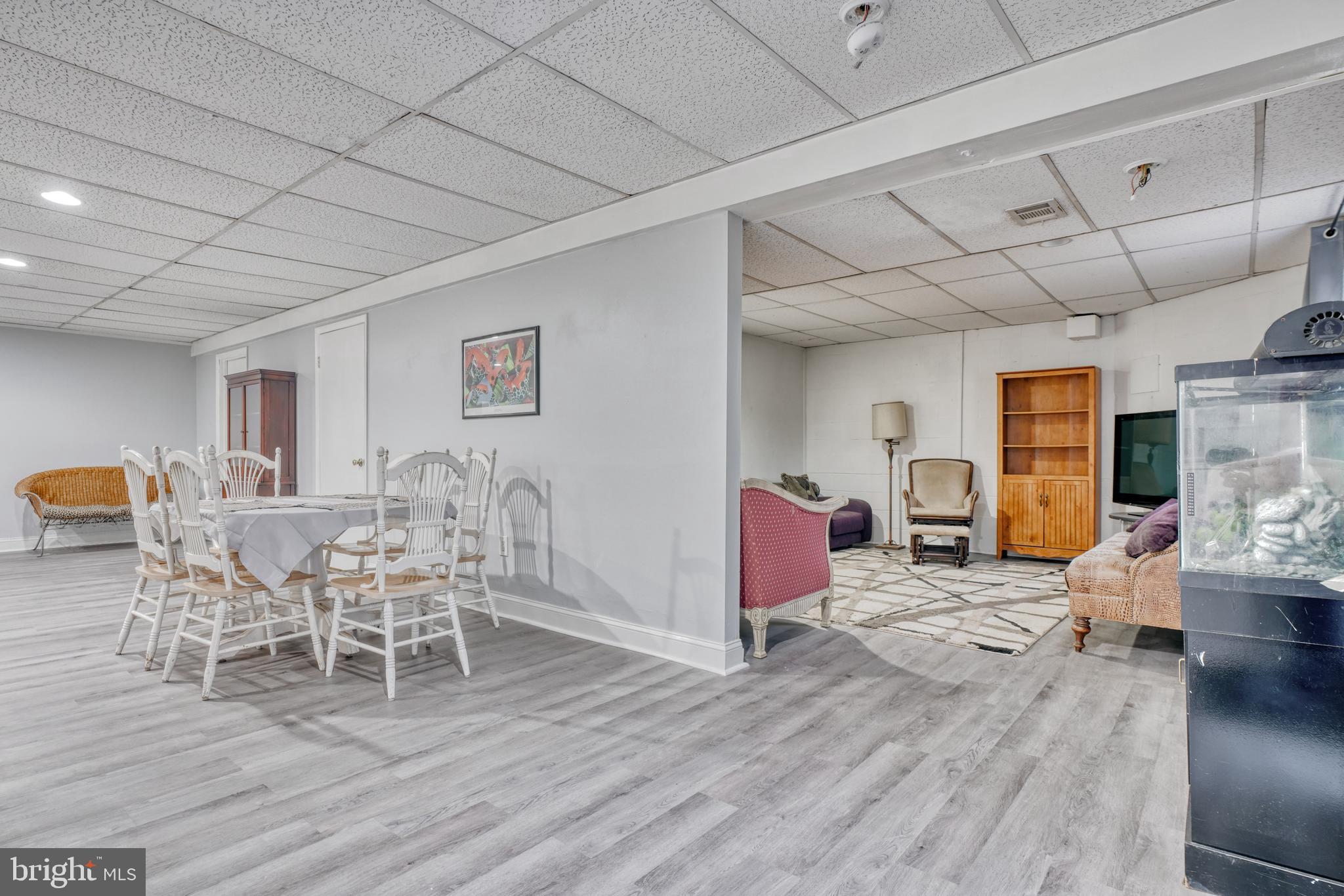 LAKE ROLAND - Residential Lease