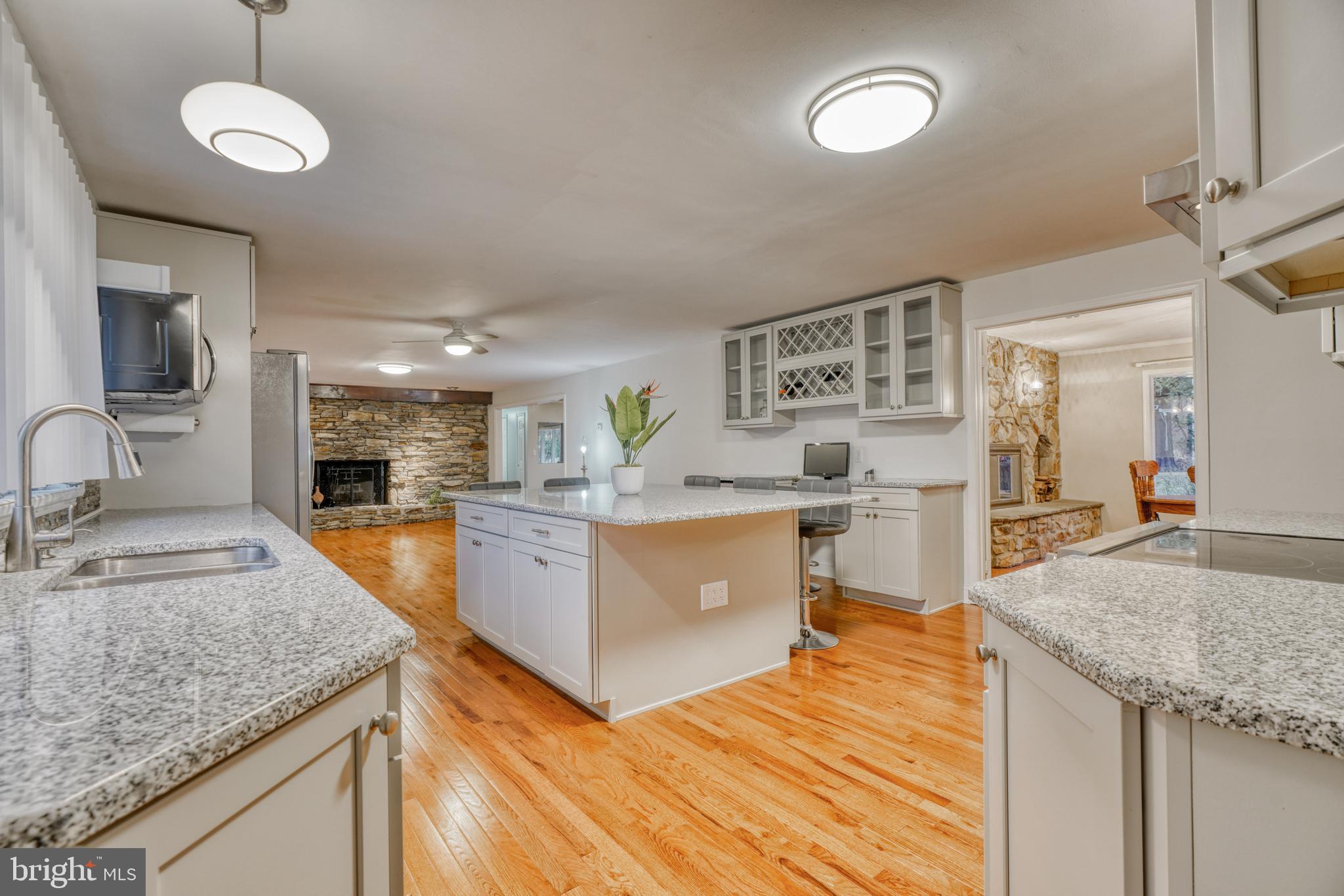 LAKE ROLAND - Residential Lease