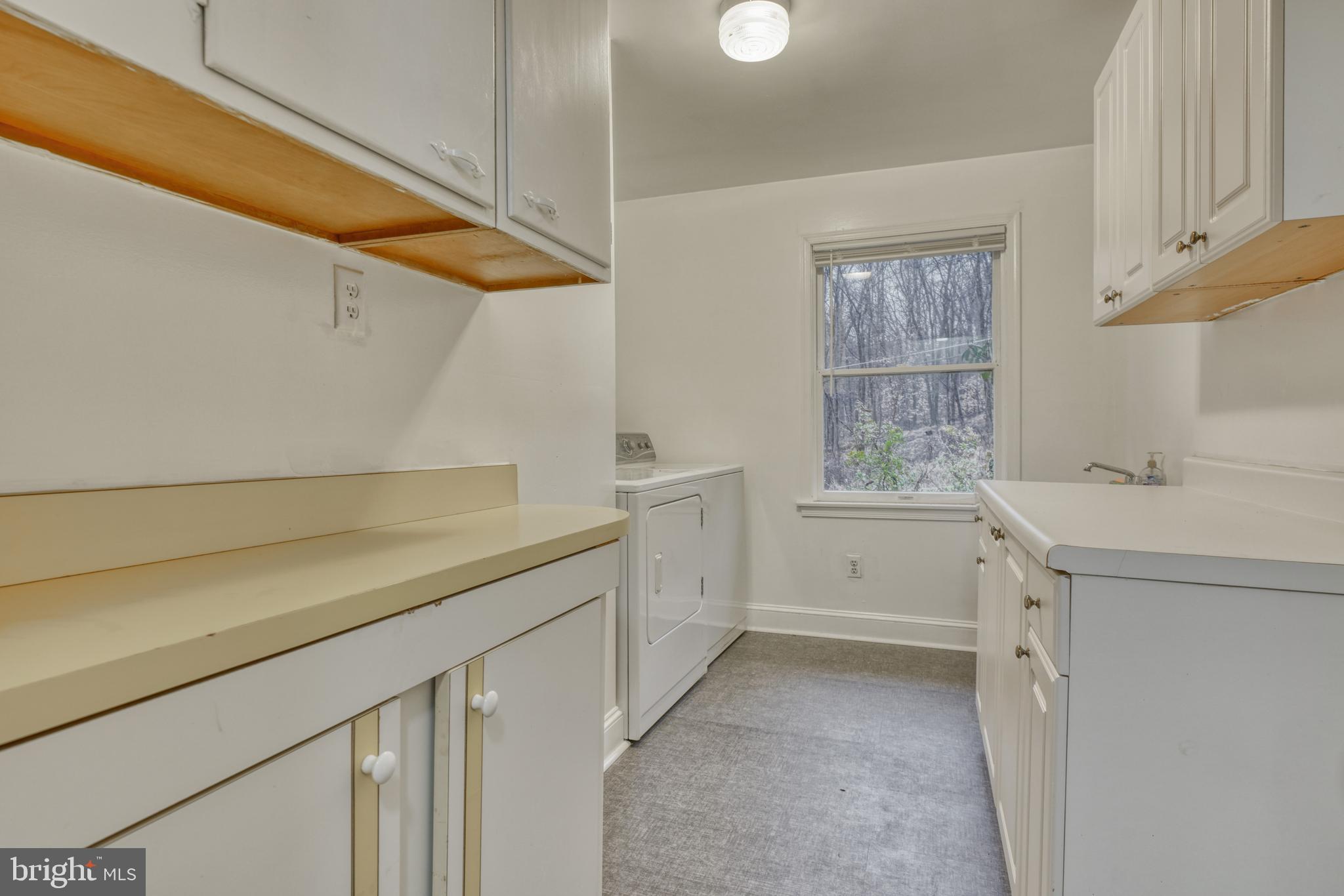 LAKE ROLAND - Residential Lease