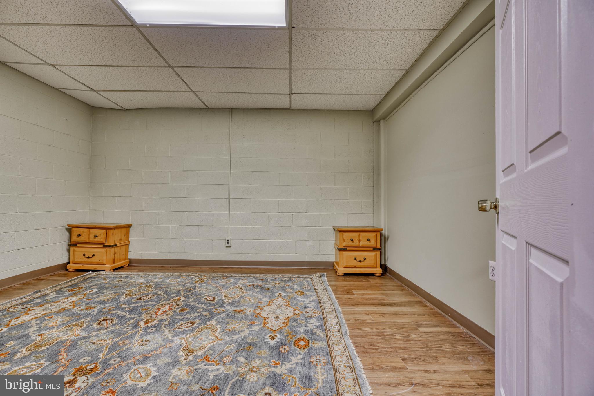 LAKE ROLAND - Residential Lease