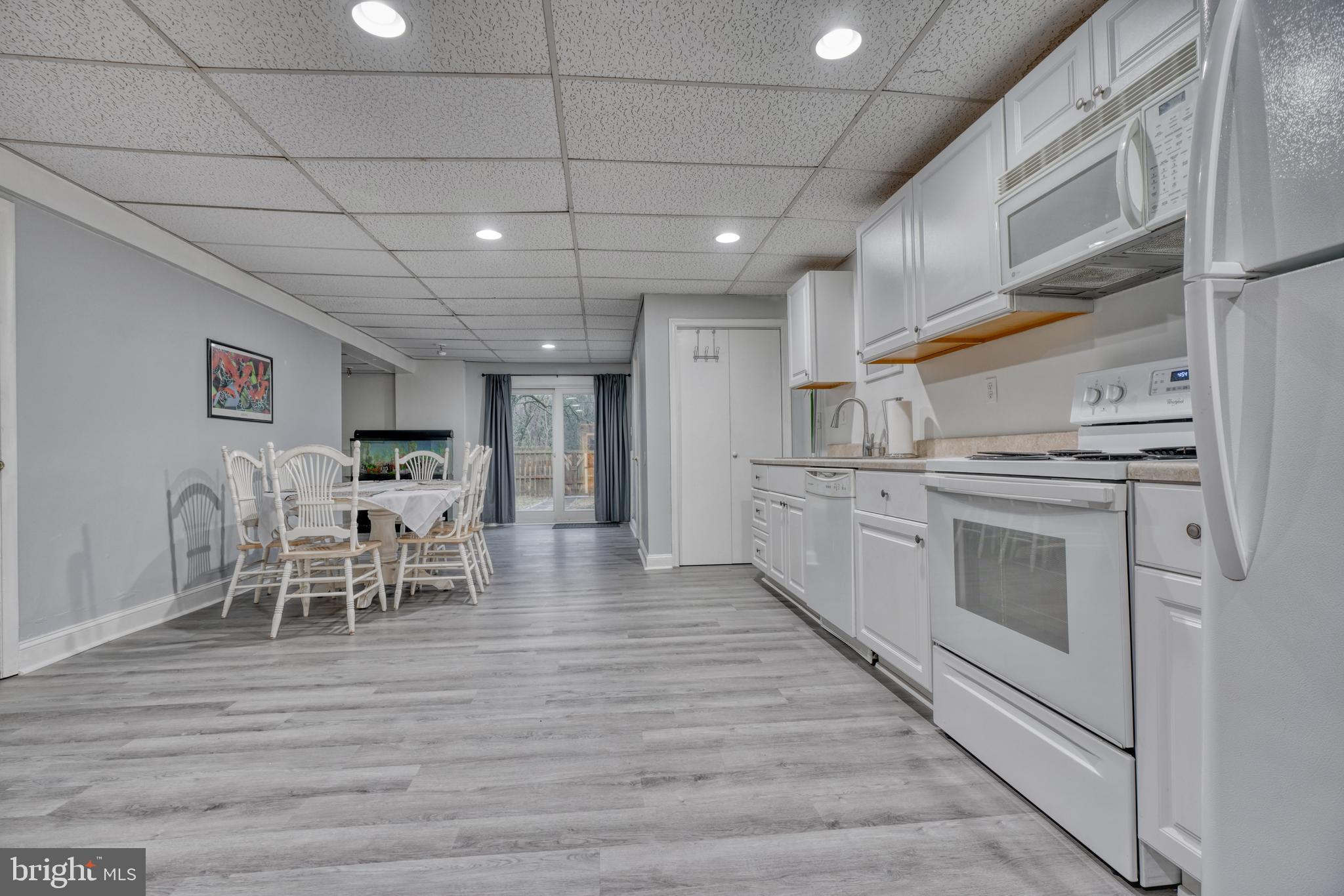 LAKE ROLAND - Residential Lease