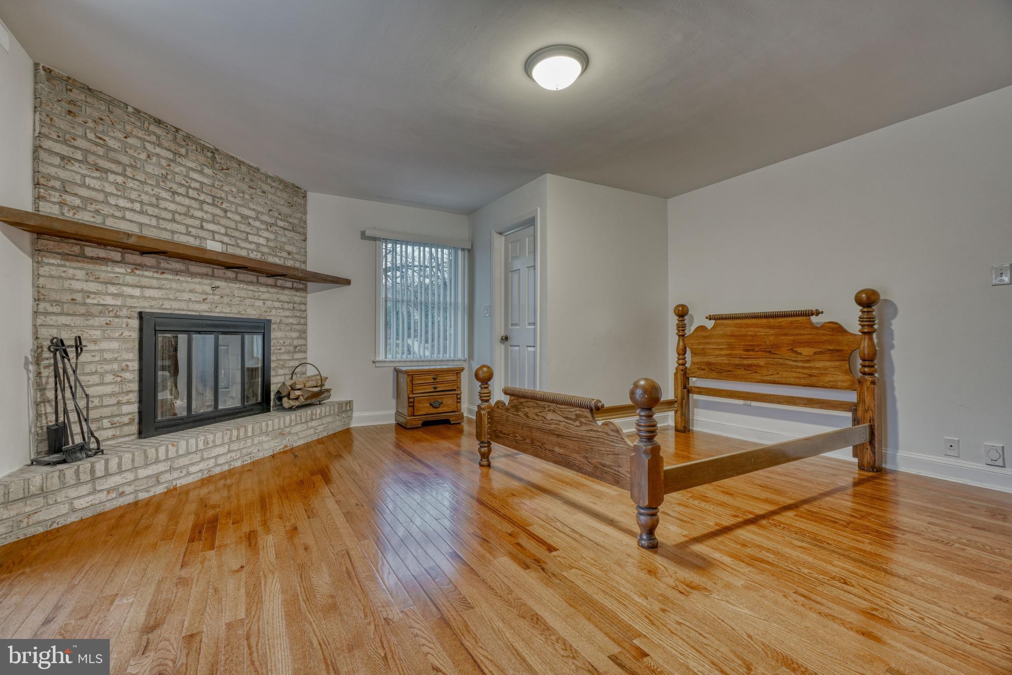 LAKE ROLAND - Residential Lease