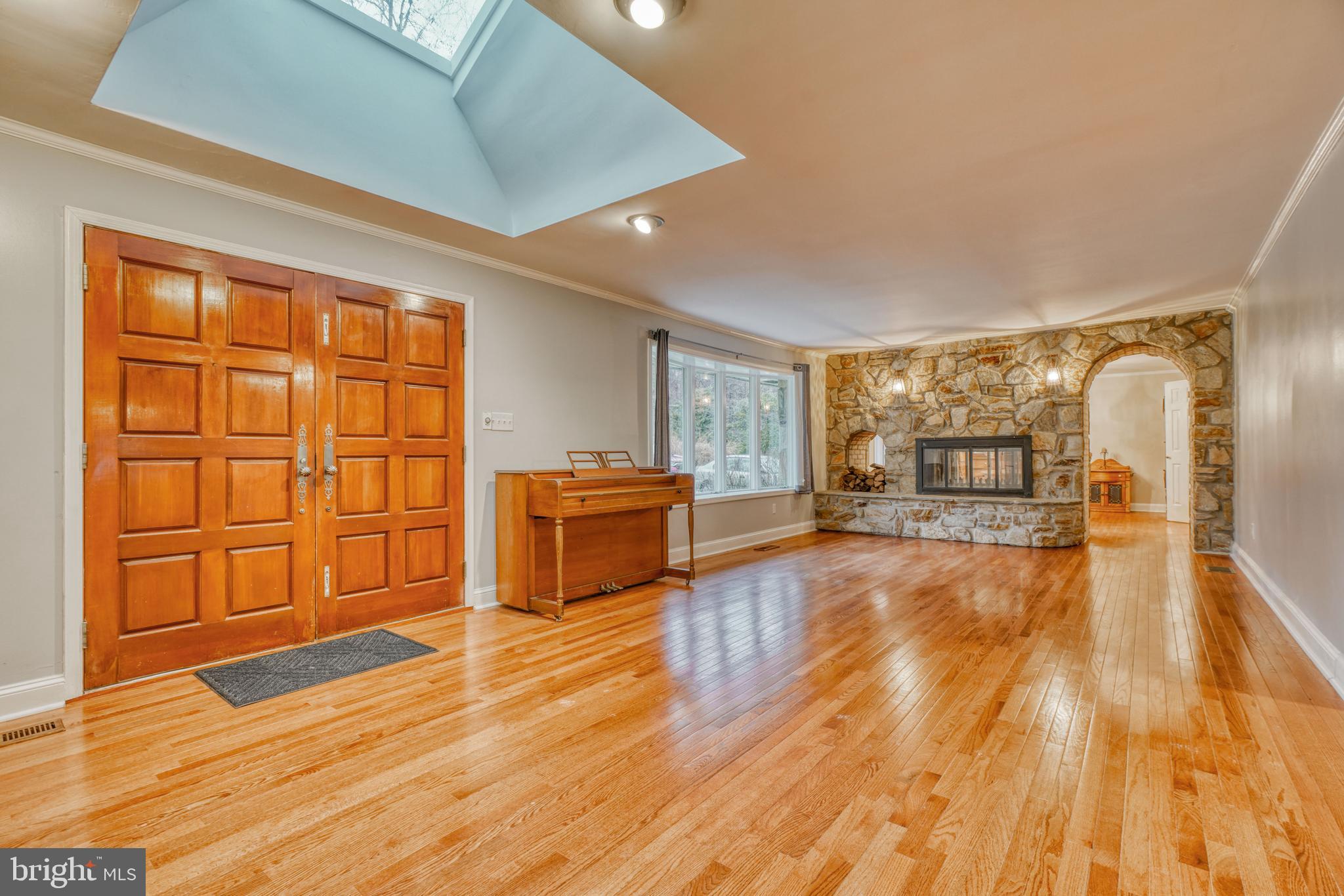 LAKE ROLAND - Residential Lease