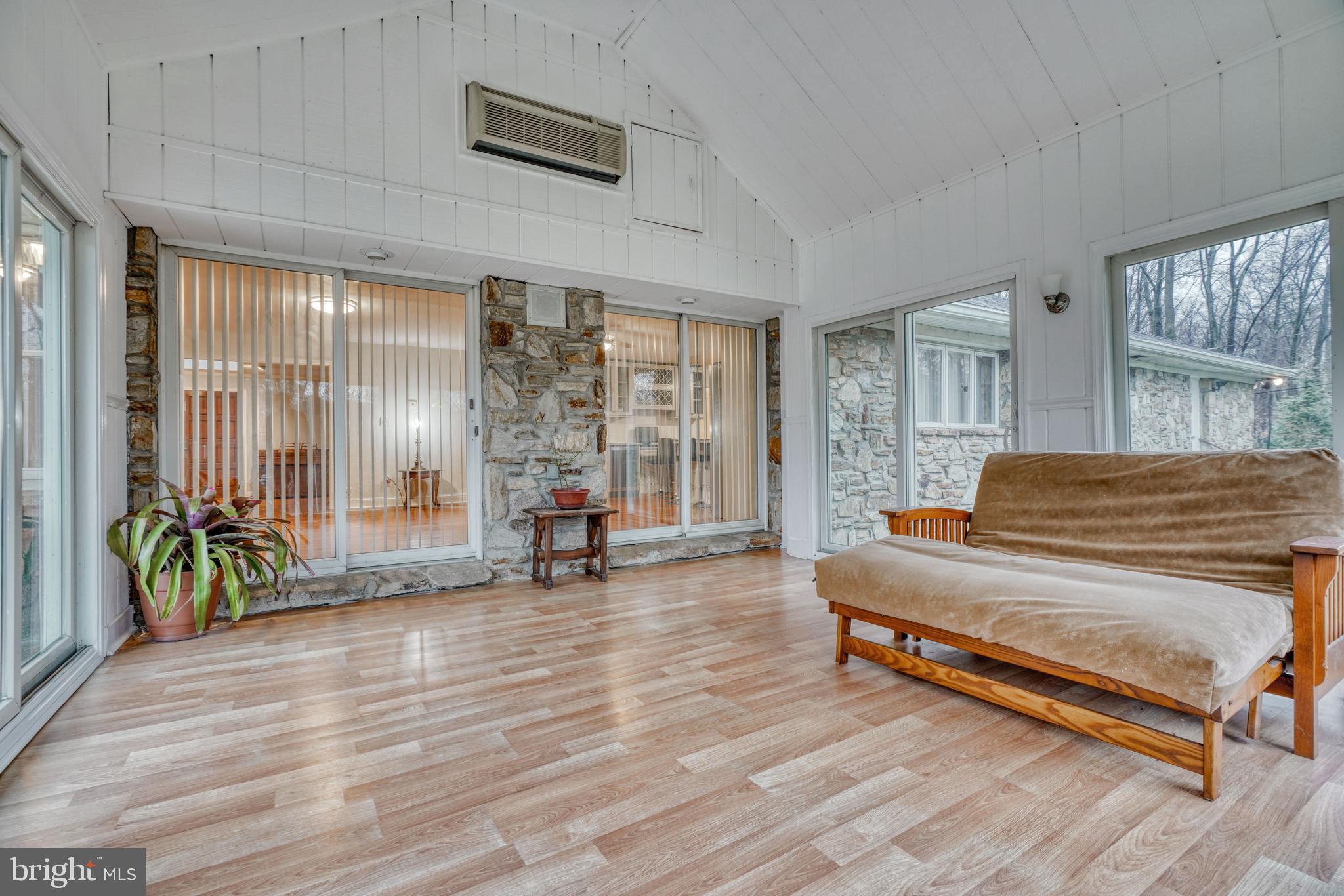 LAKE ROLAND - Residential Lease