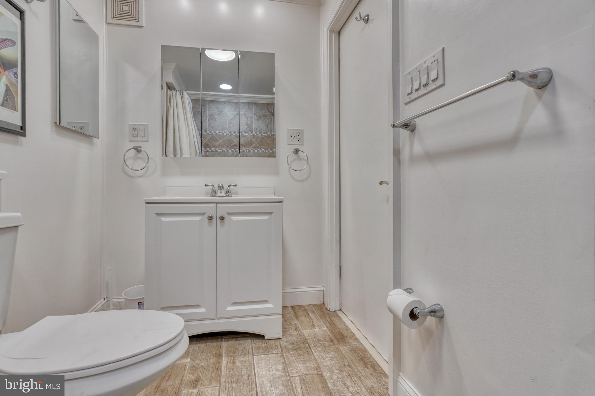 LAKE ROLAND - Residential Lease