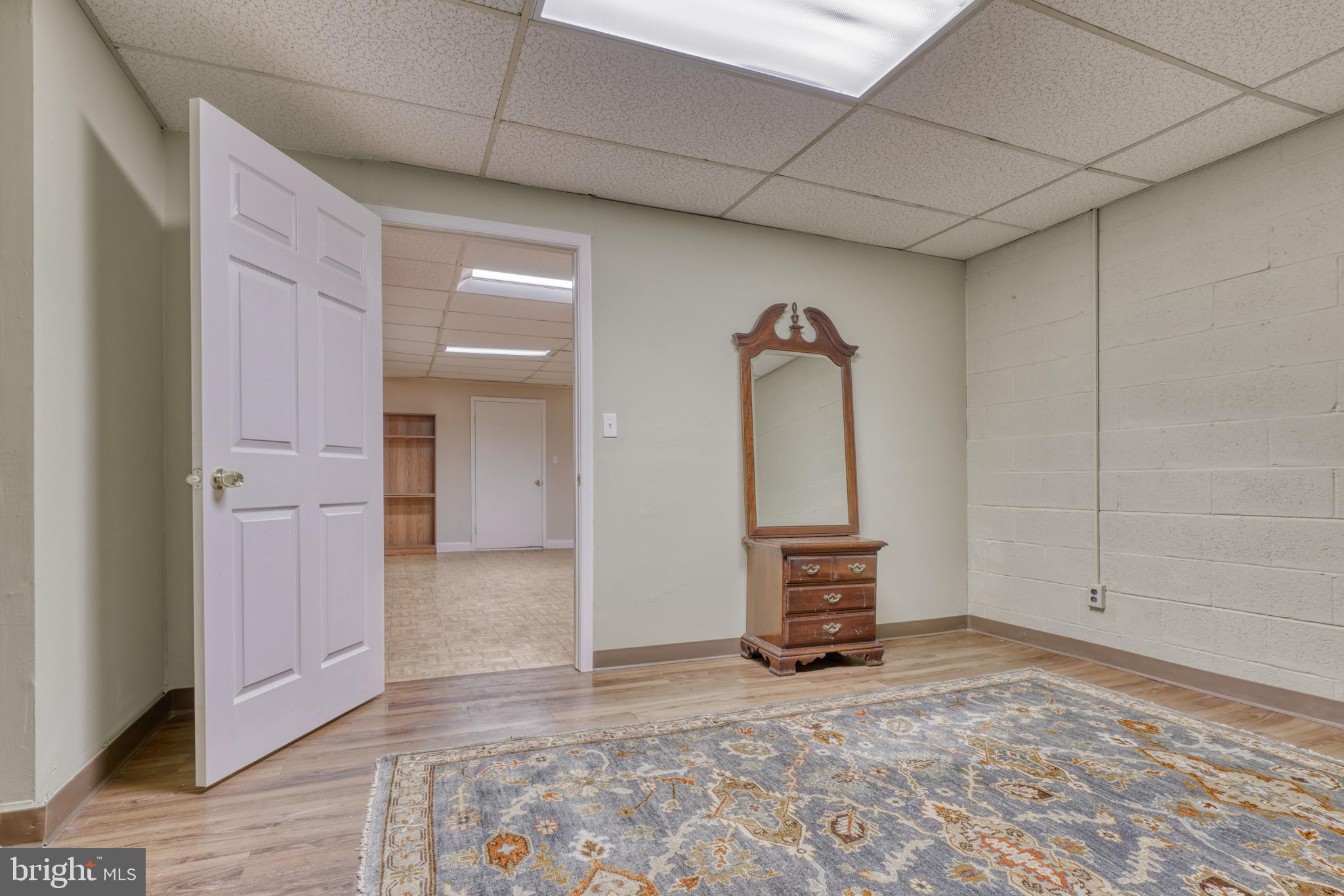 LAKE ROLAND - Residential Lease