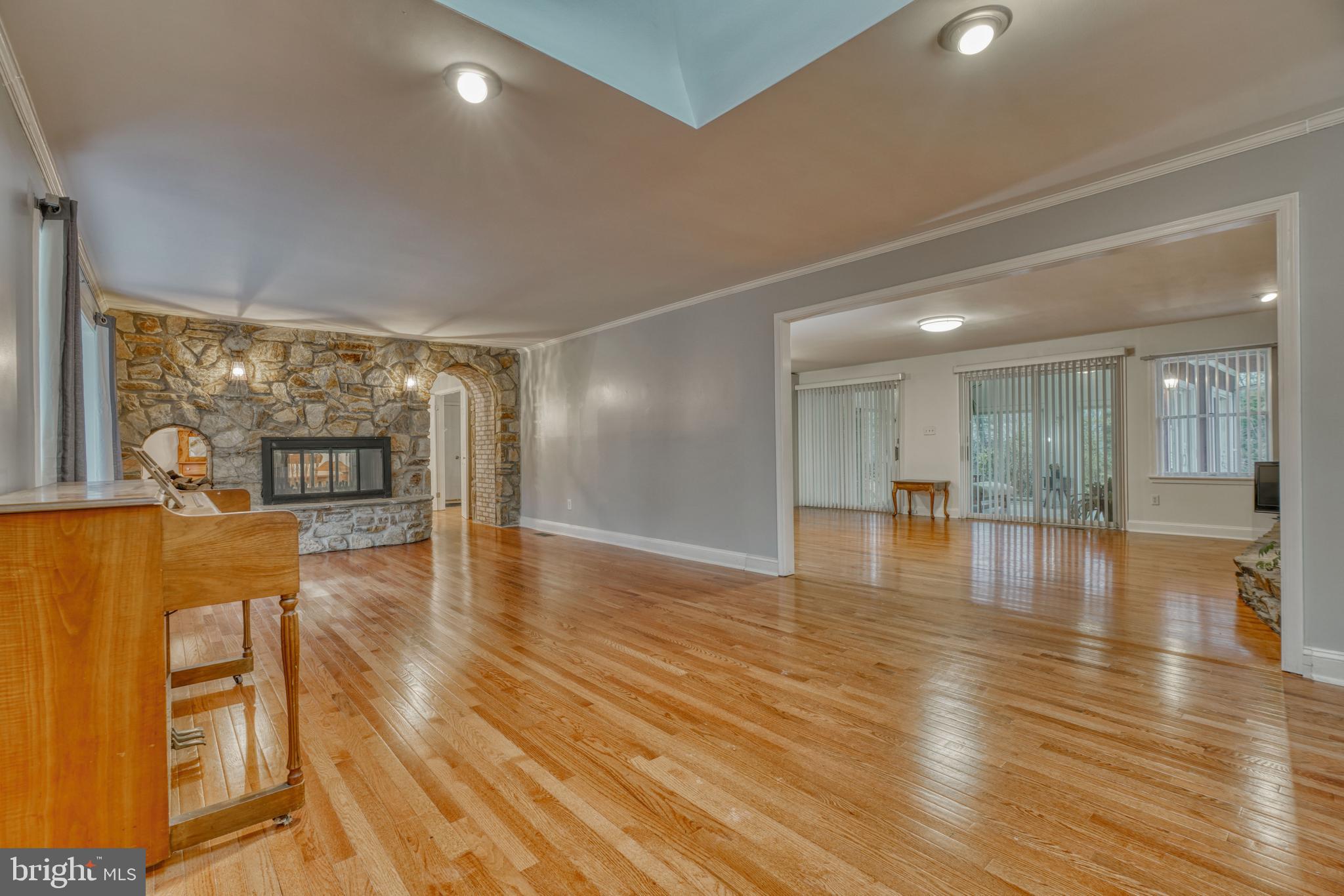 LAKE ROLAND - Residential Lease