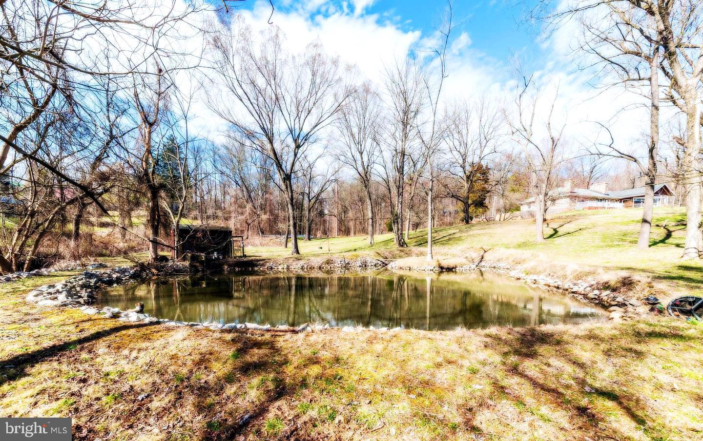 LAKE ROLAND - Residential Lease