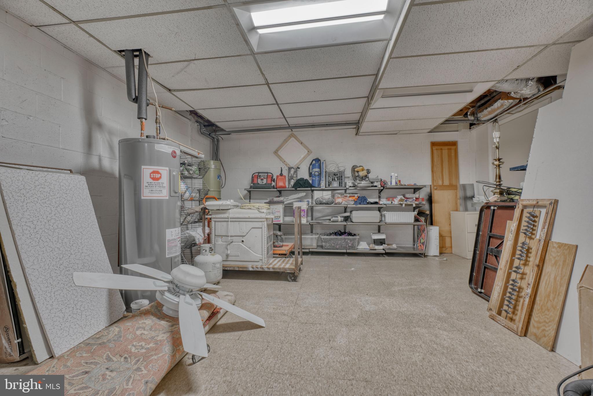 LAKE ROLAND - Residential Lease