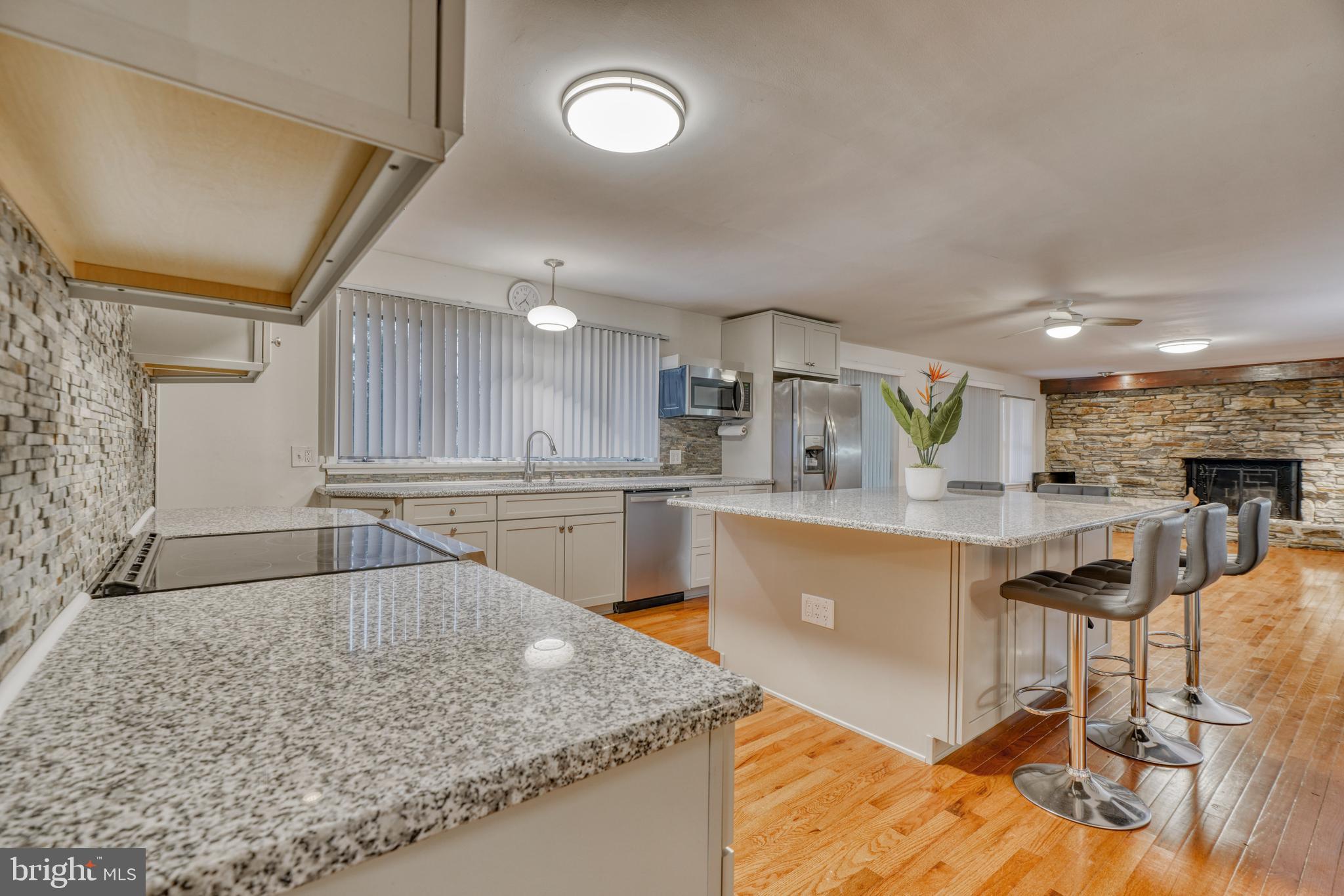 LAKE ROLAND - Residential Lease