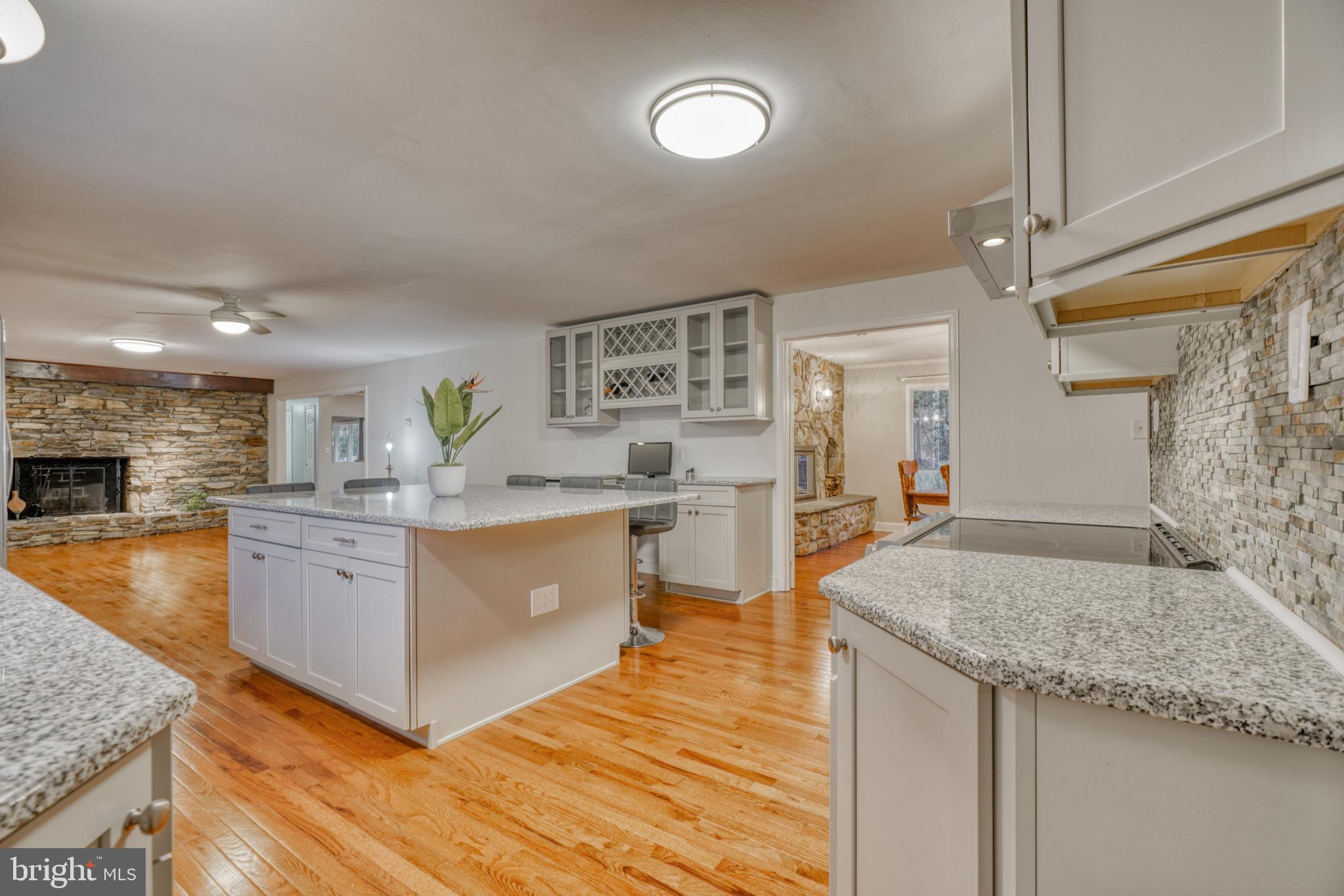 LAKE ROLAND - Residential Lease