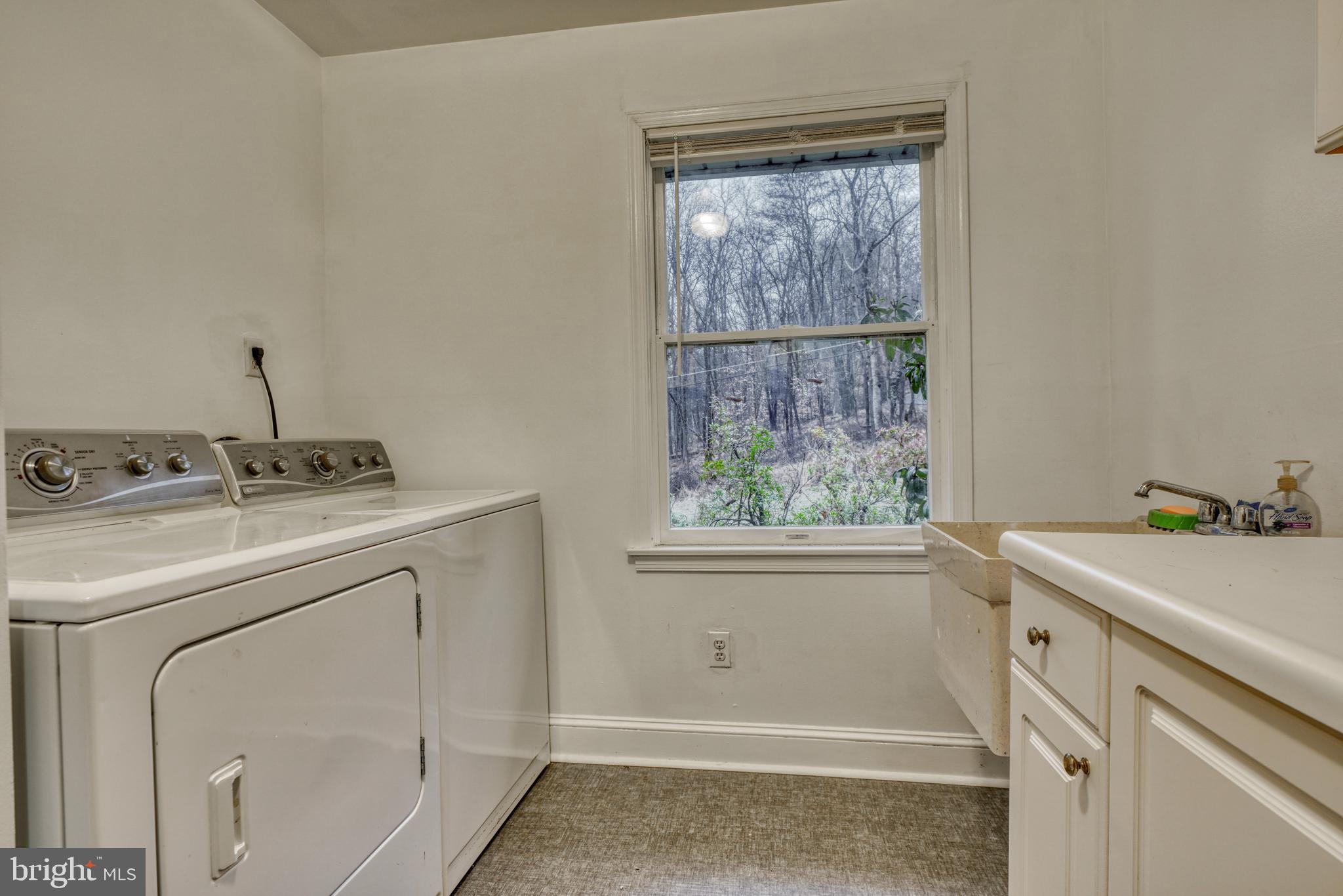 LAKE ROLAND - Residential Lease