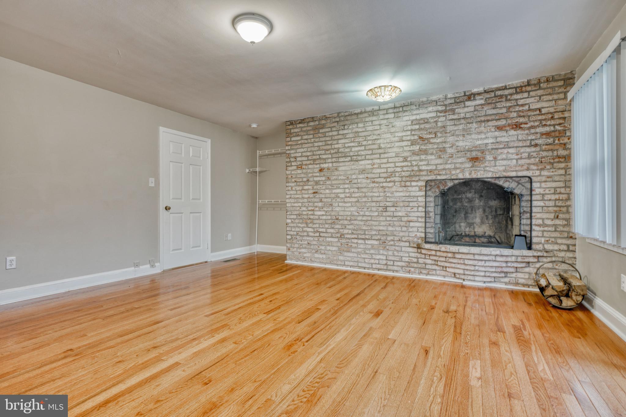 LAKE ROLAND - Residential Lease