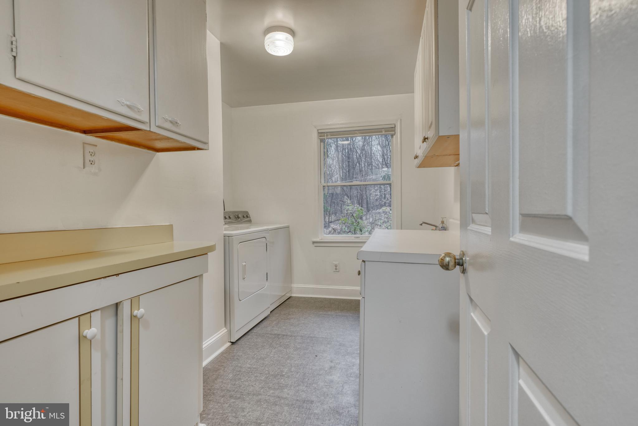 LAKE ROLAND - Residential Lease