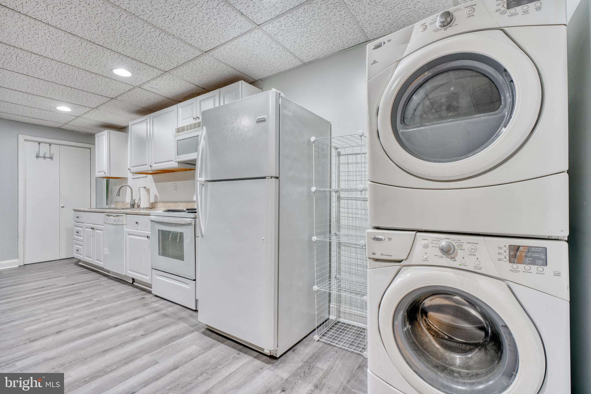 LAKE ROLAND - Residential Lease