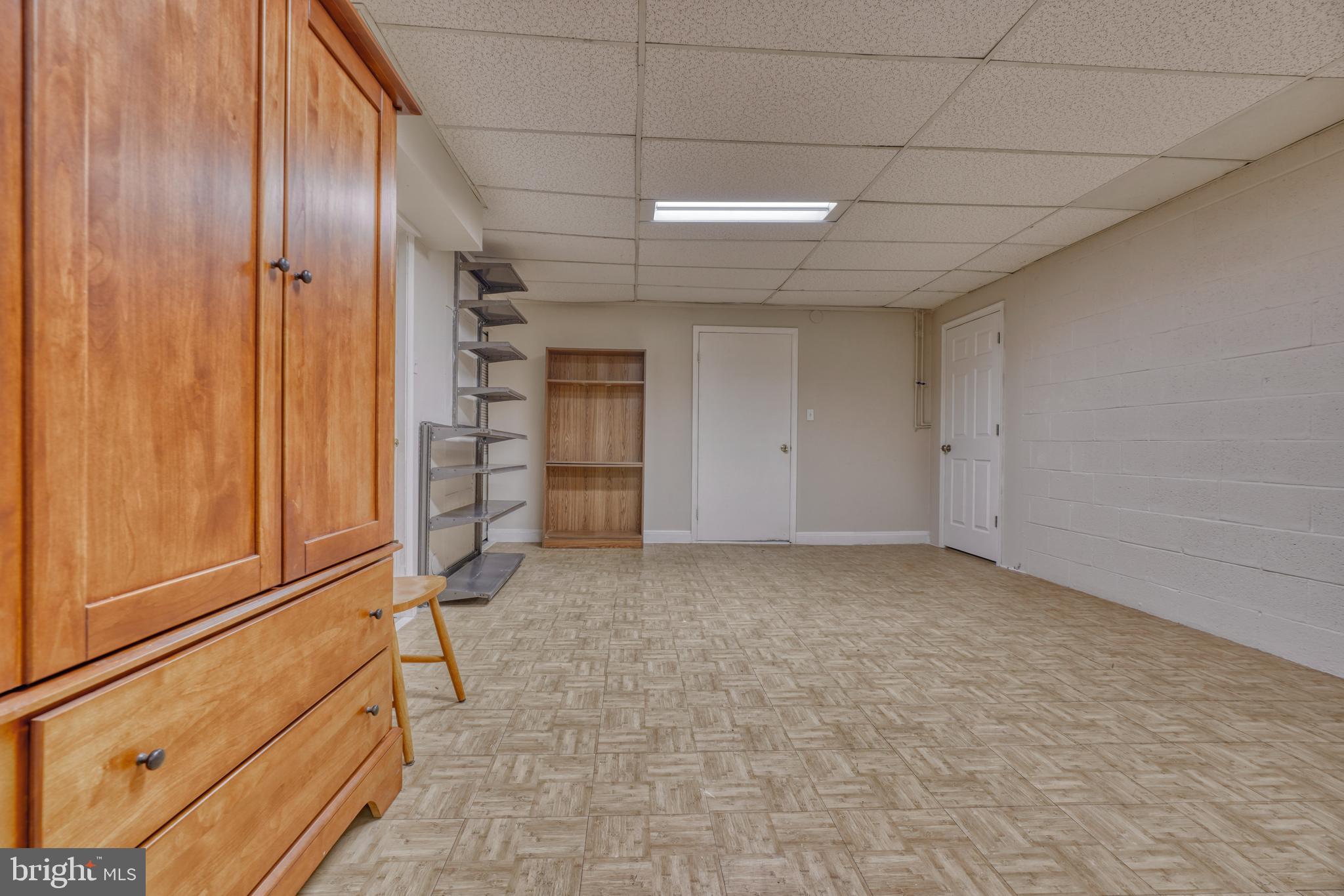 LAKE ROLAND - Residential Lease