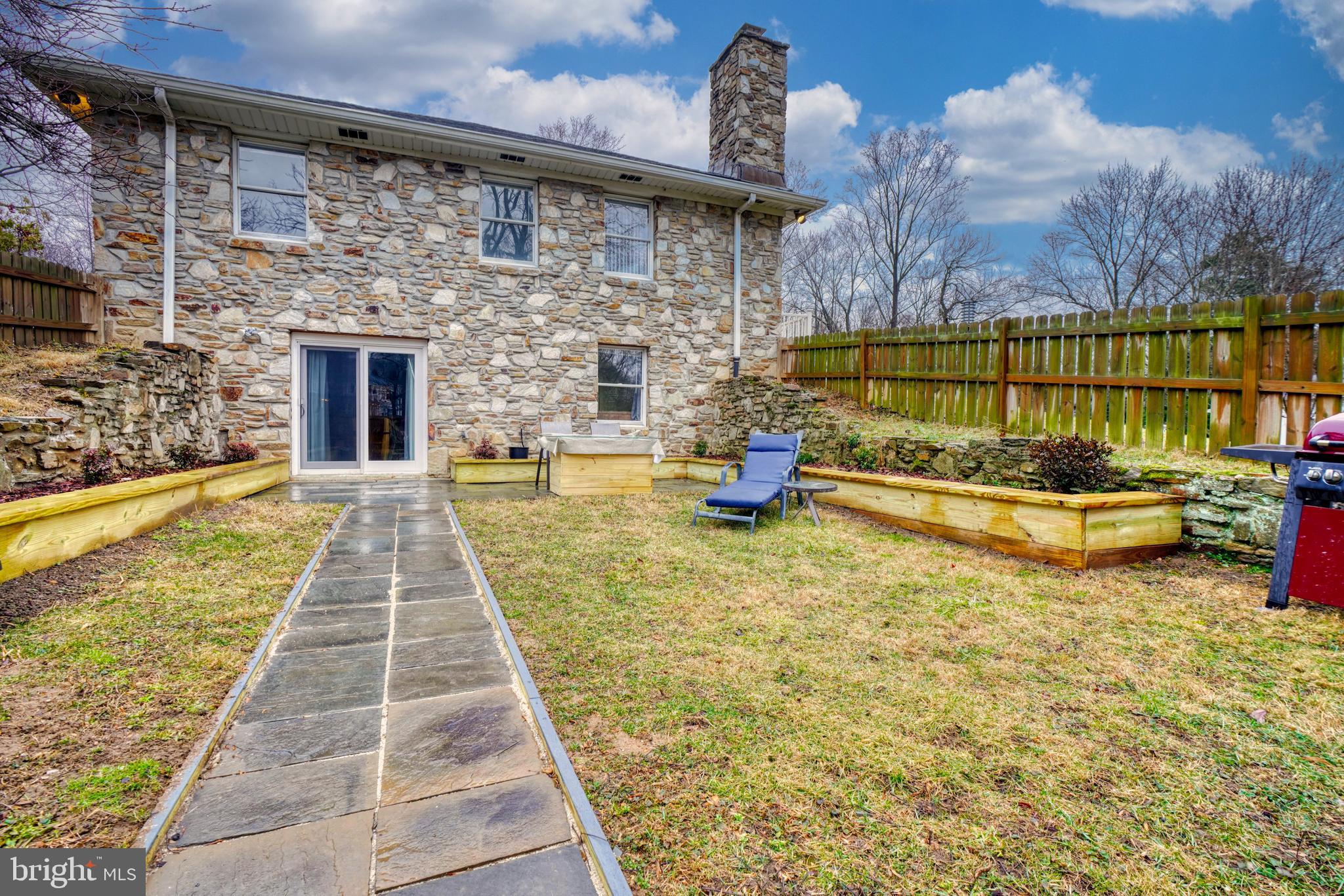 LAKE ROLAND - Residential Lease