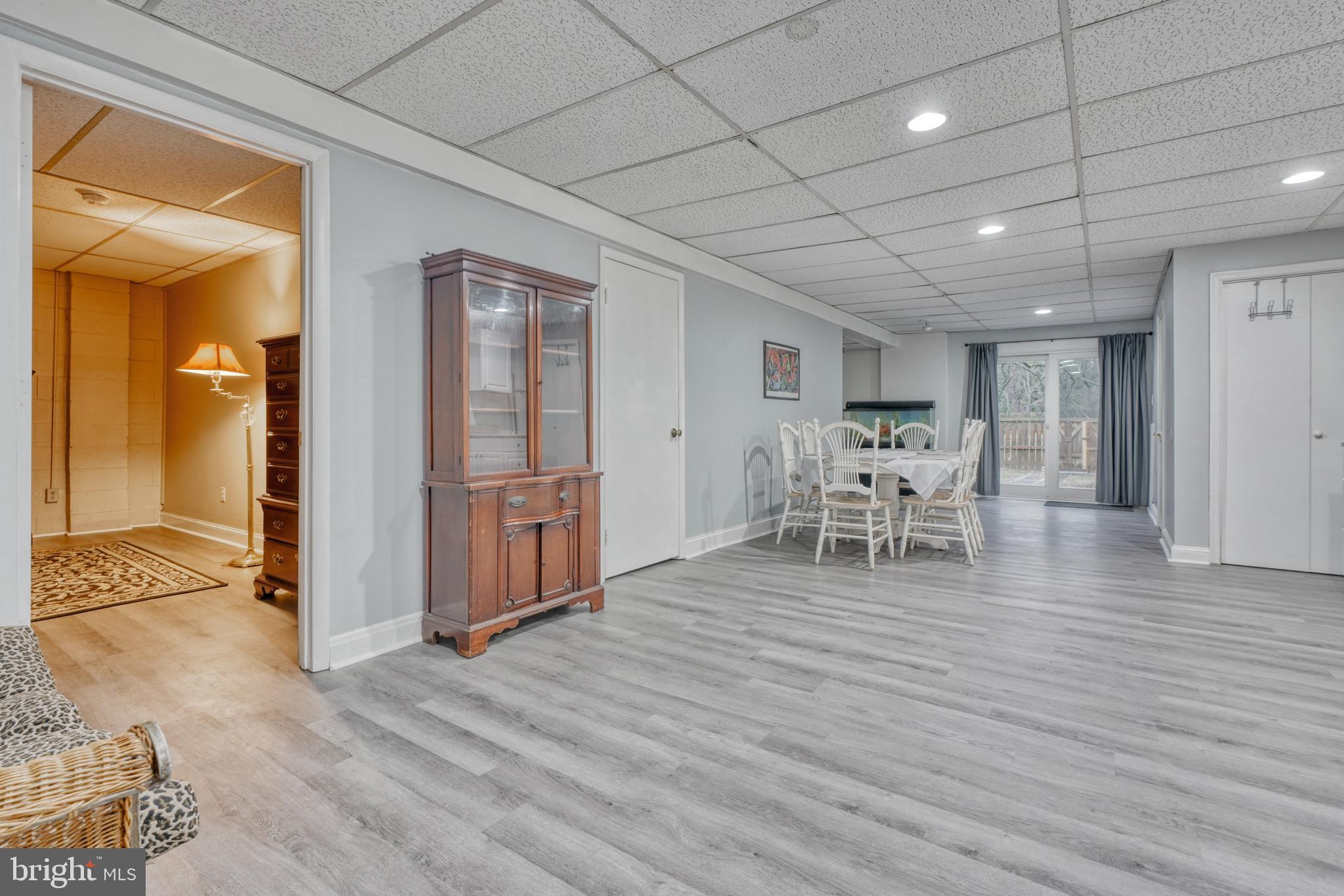 LAKE ROLAND - Residential Lease