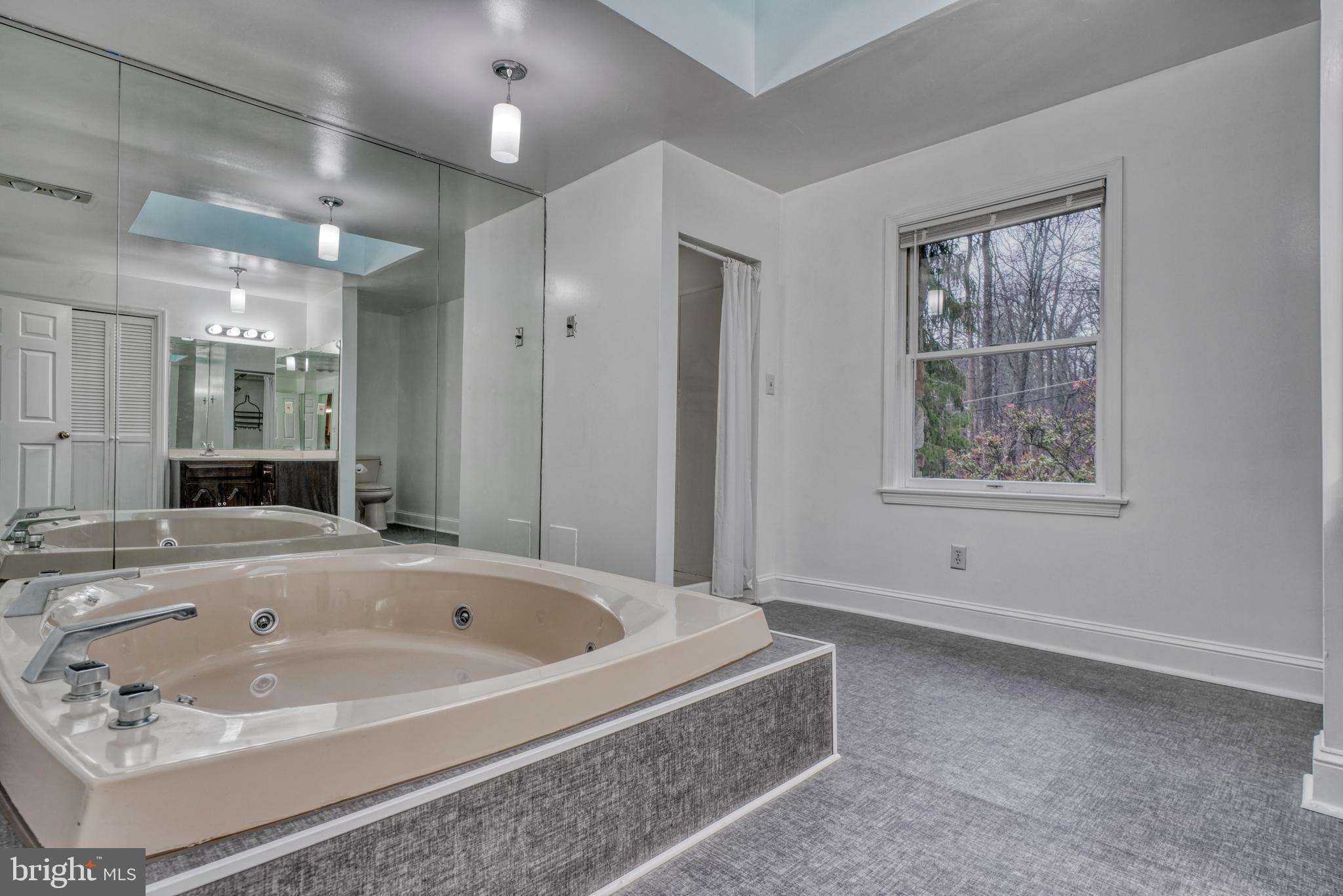 LAKE ROLAND - Residential Lease