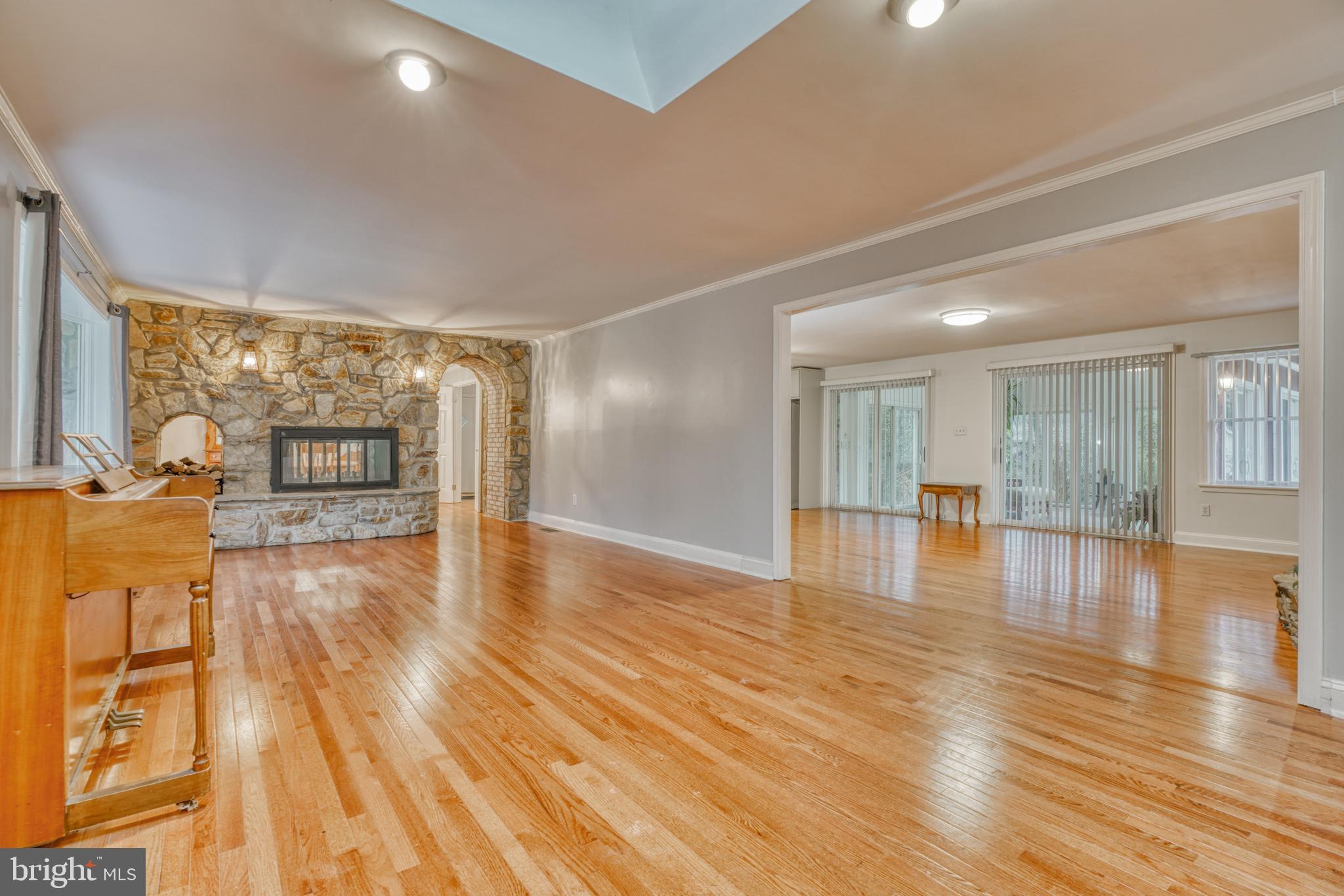 LAKE ROLAND - Residential Lease