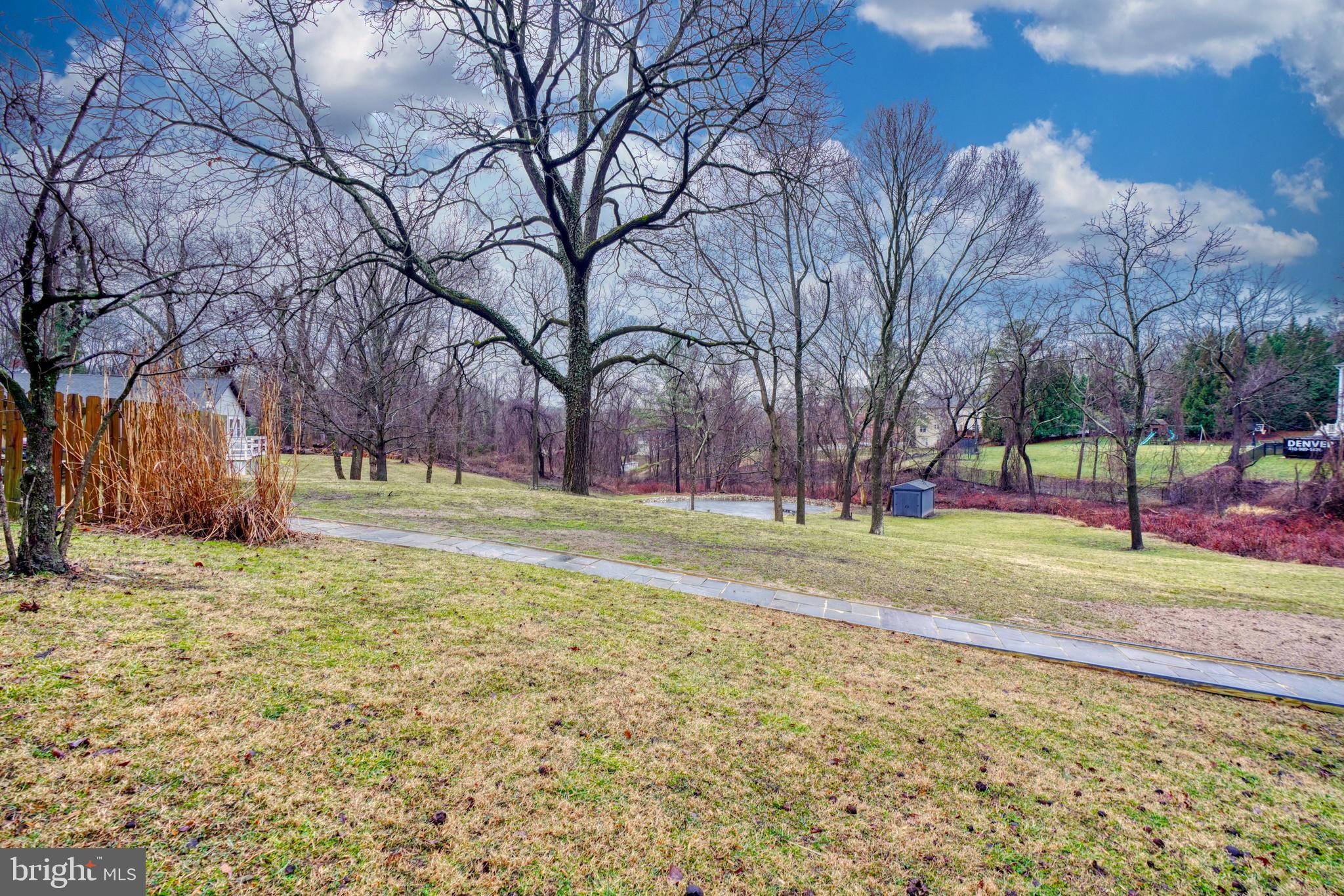 LAKE ROLAND - Residential Lease