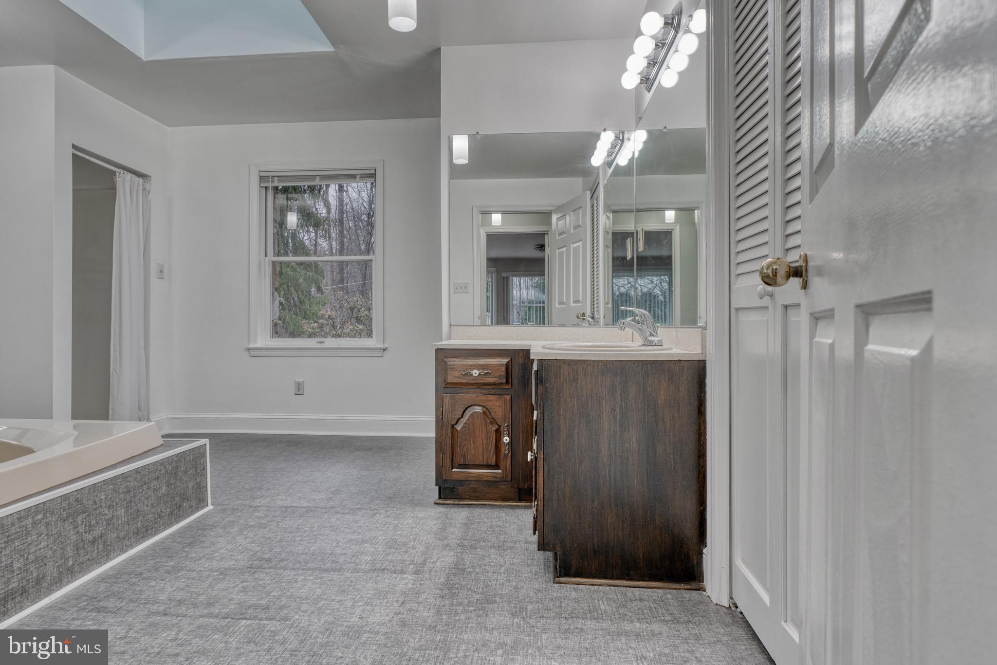 LAKE ROLAND - Residential Lease