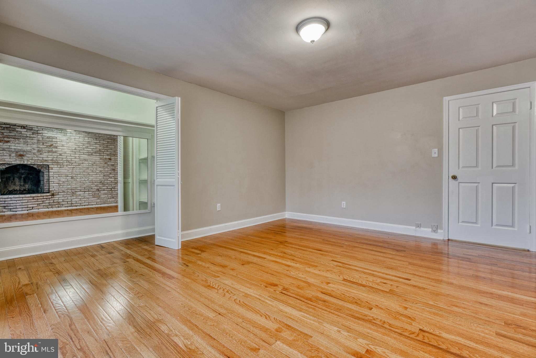 LAKE ROLAND - Residential Lease