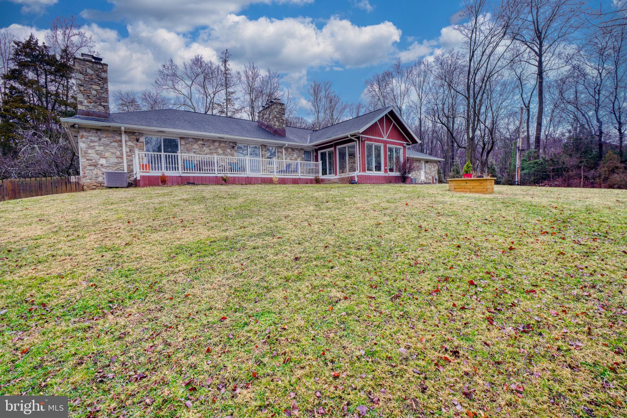 LAKE ROLAND - Residential Lease