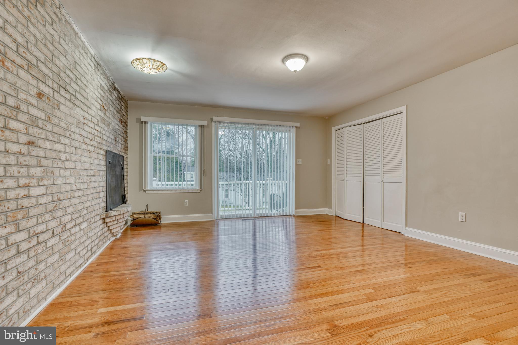 LAKE ROLAND - Residential Lease