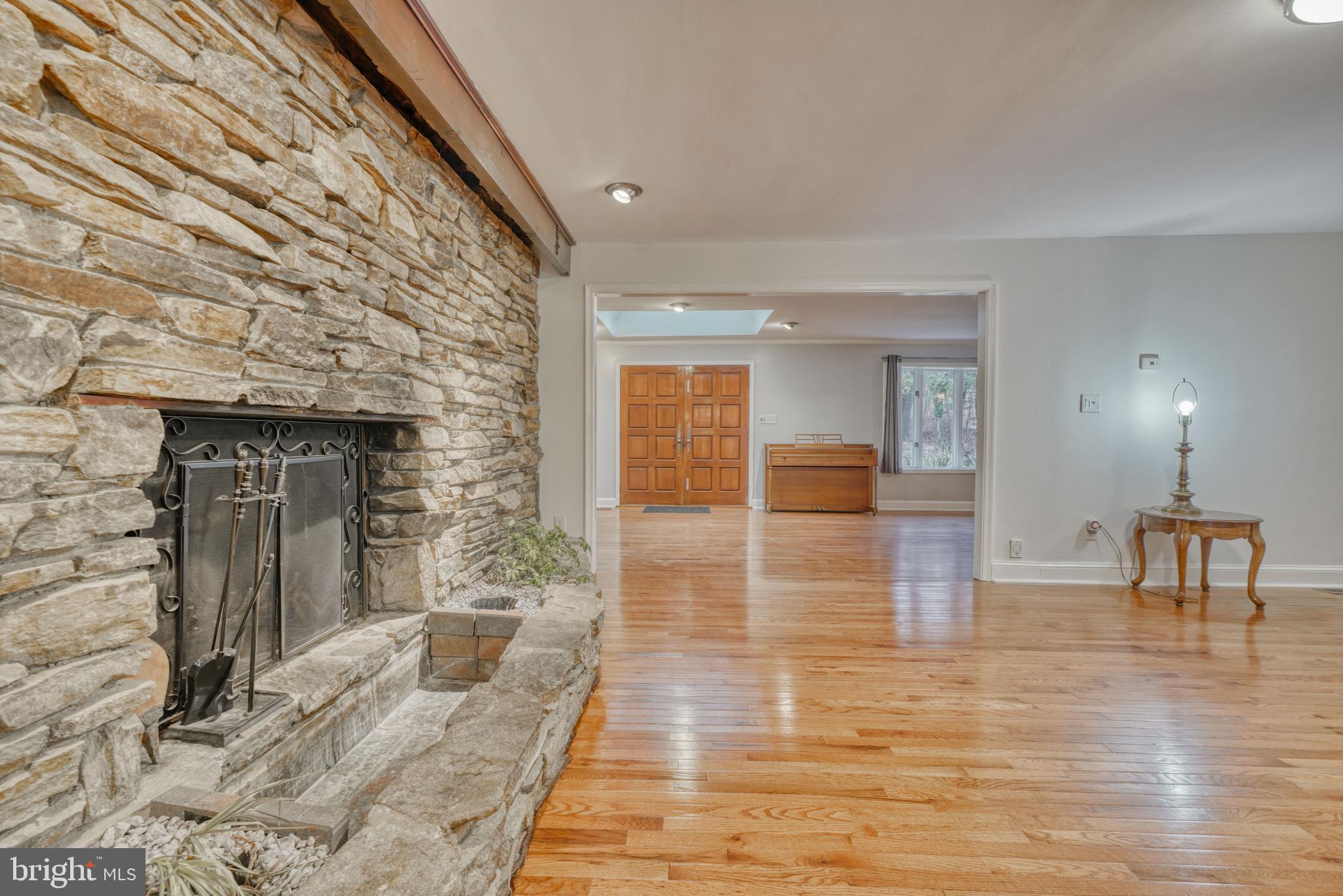 LAKE ROLAND - Residential Lease