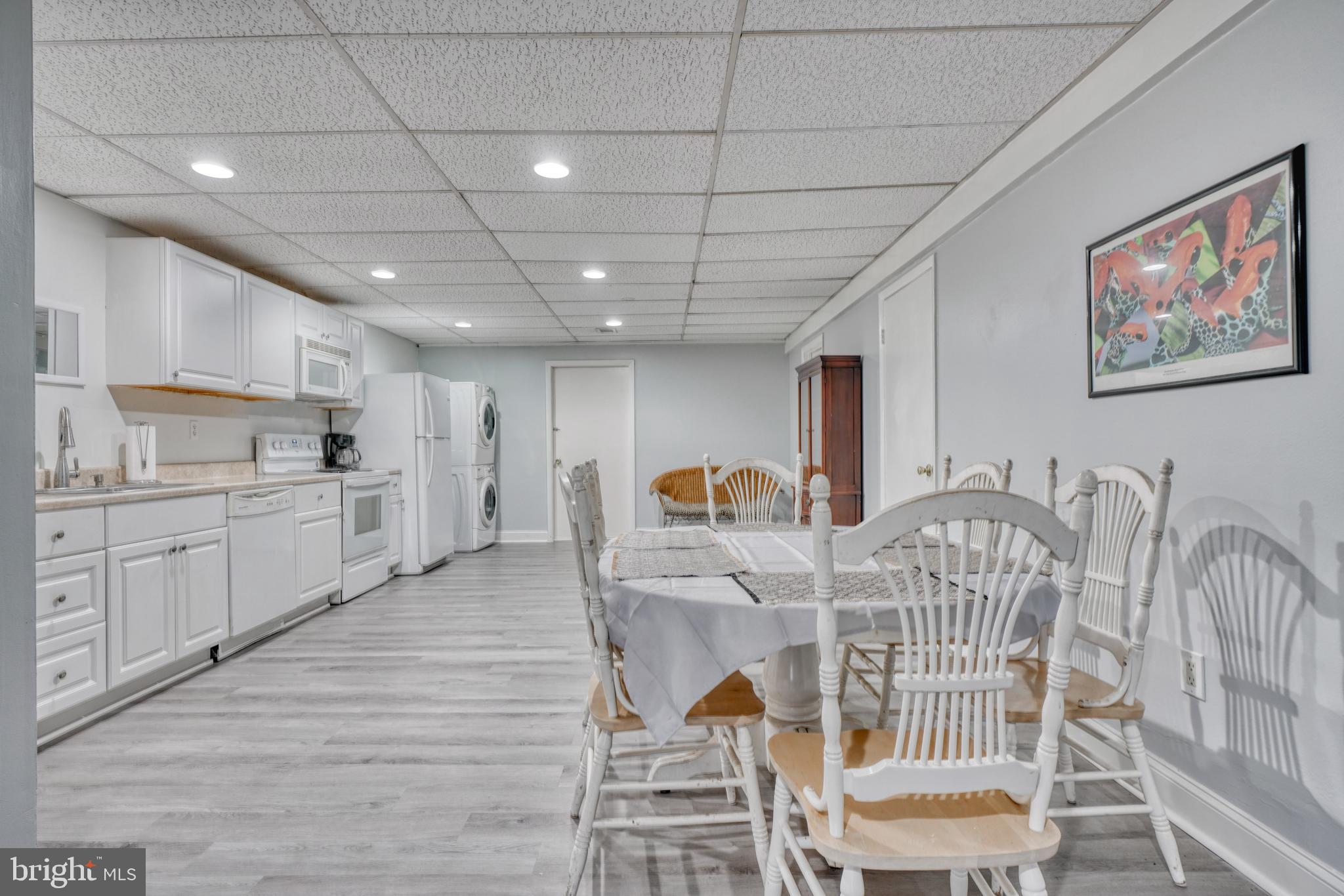 LAKE ROLAND - Residential Lease