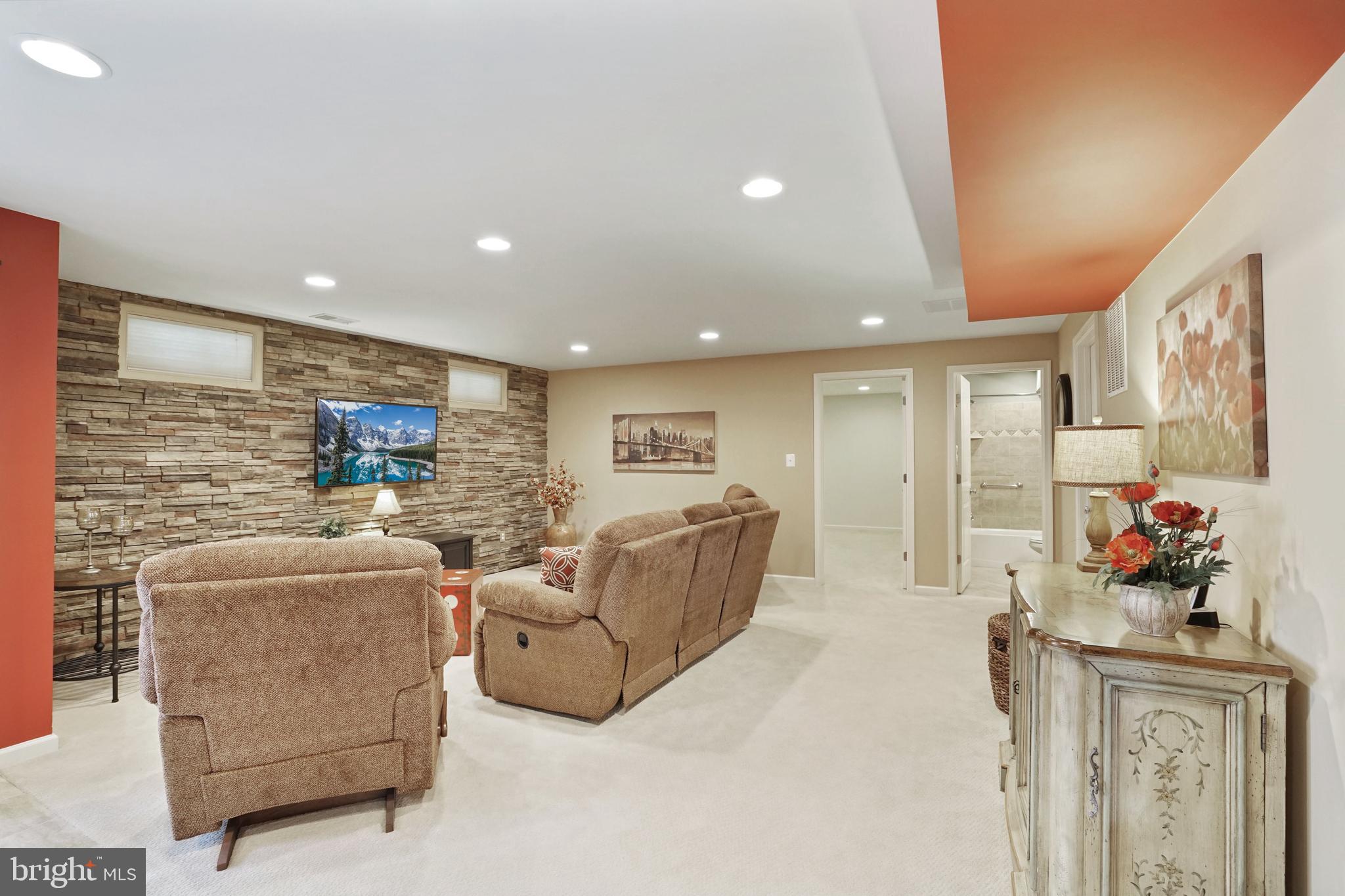 STRATSHIRE CROSSING - Residential