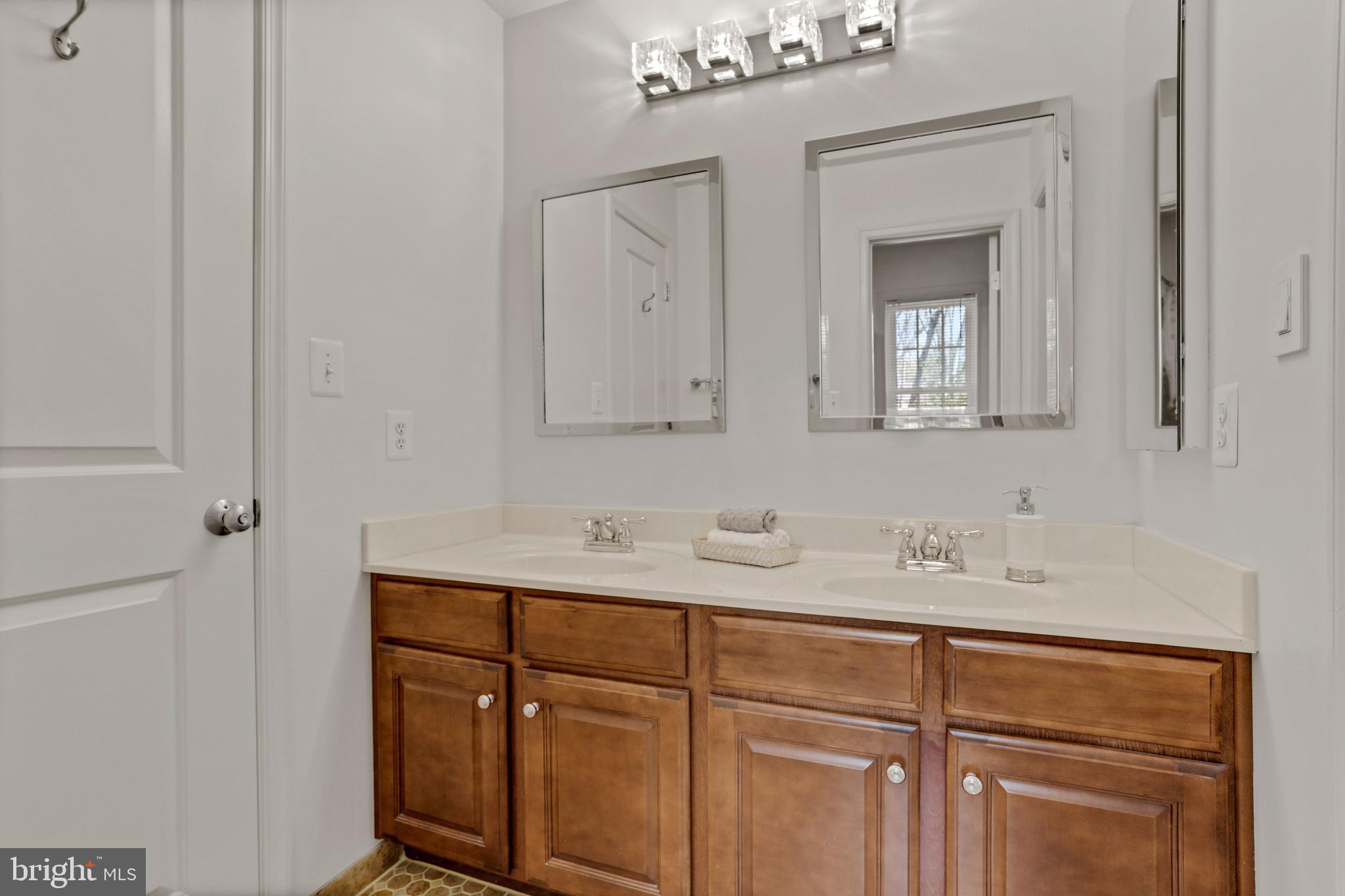 STRATSHIRE CROSSING - Residential