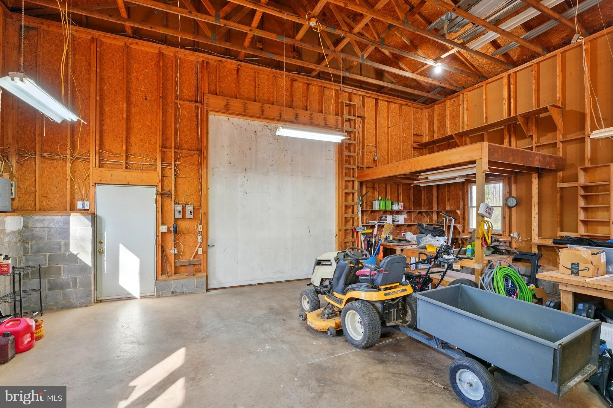 WHITE SHOP ESTATES - Residential