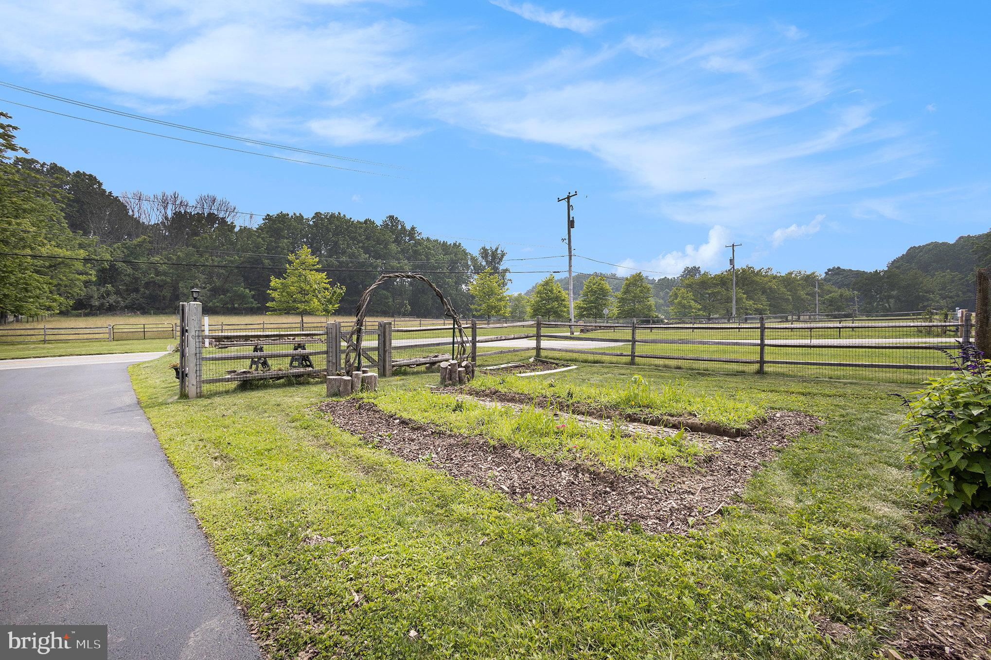 RADNOR HUNT - Residential