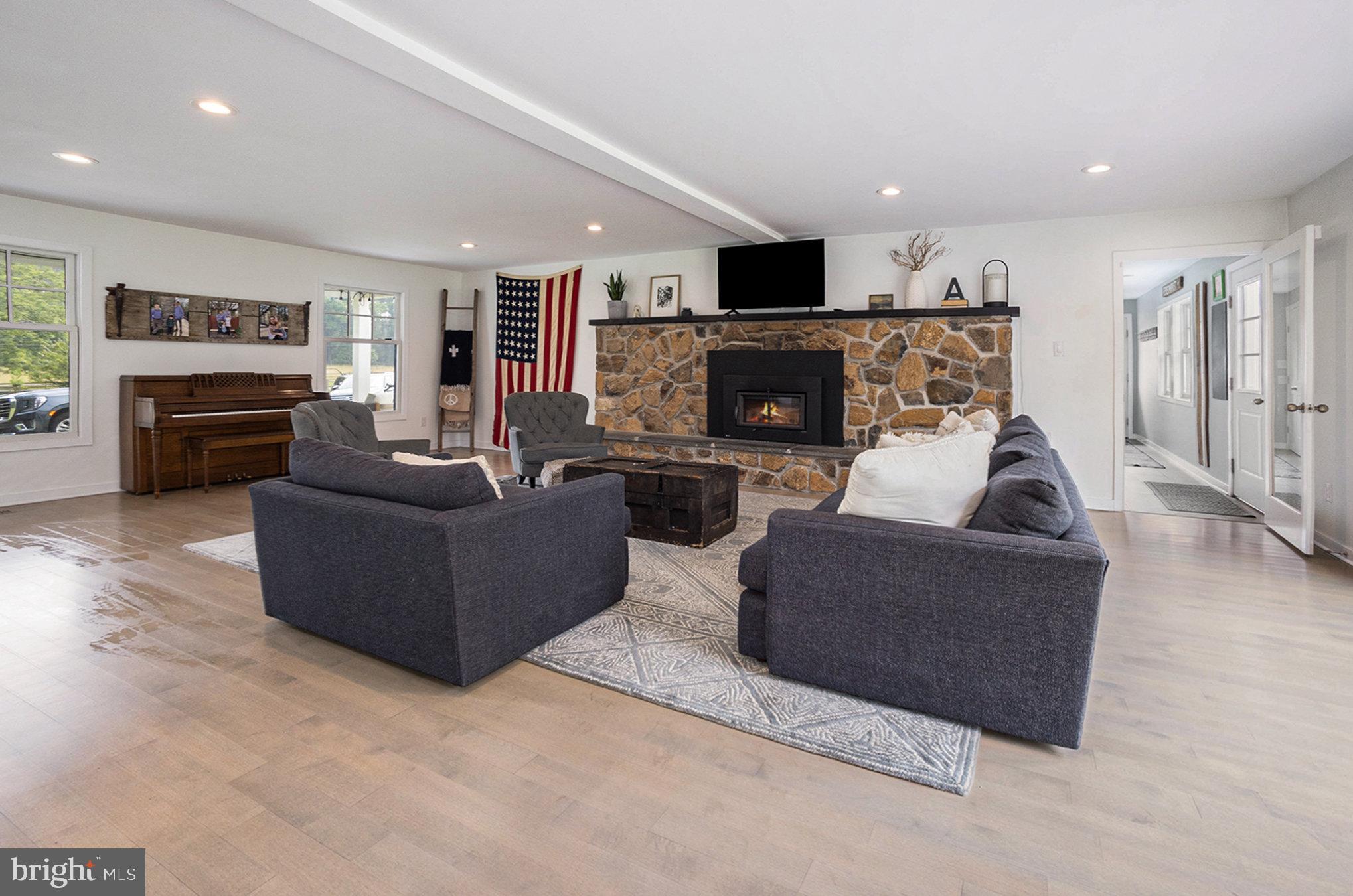 RADNOR HUNT - Residential