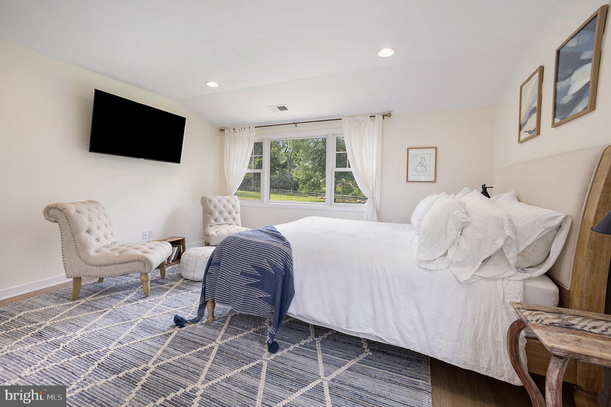 RADNOR HUNT - Residential