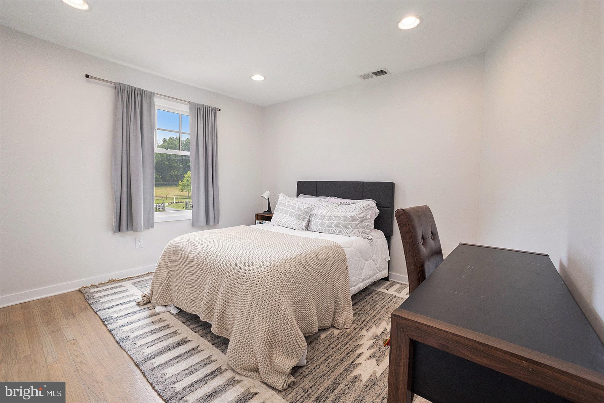 RADNOR HUNT - Residential