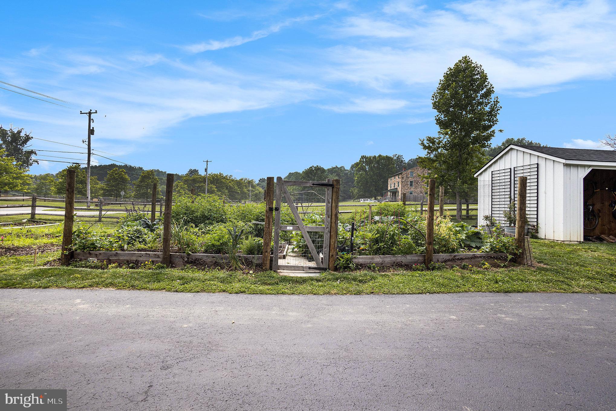 RADNOR HUNT - Residential