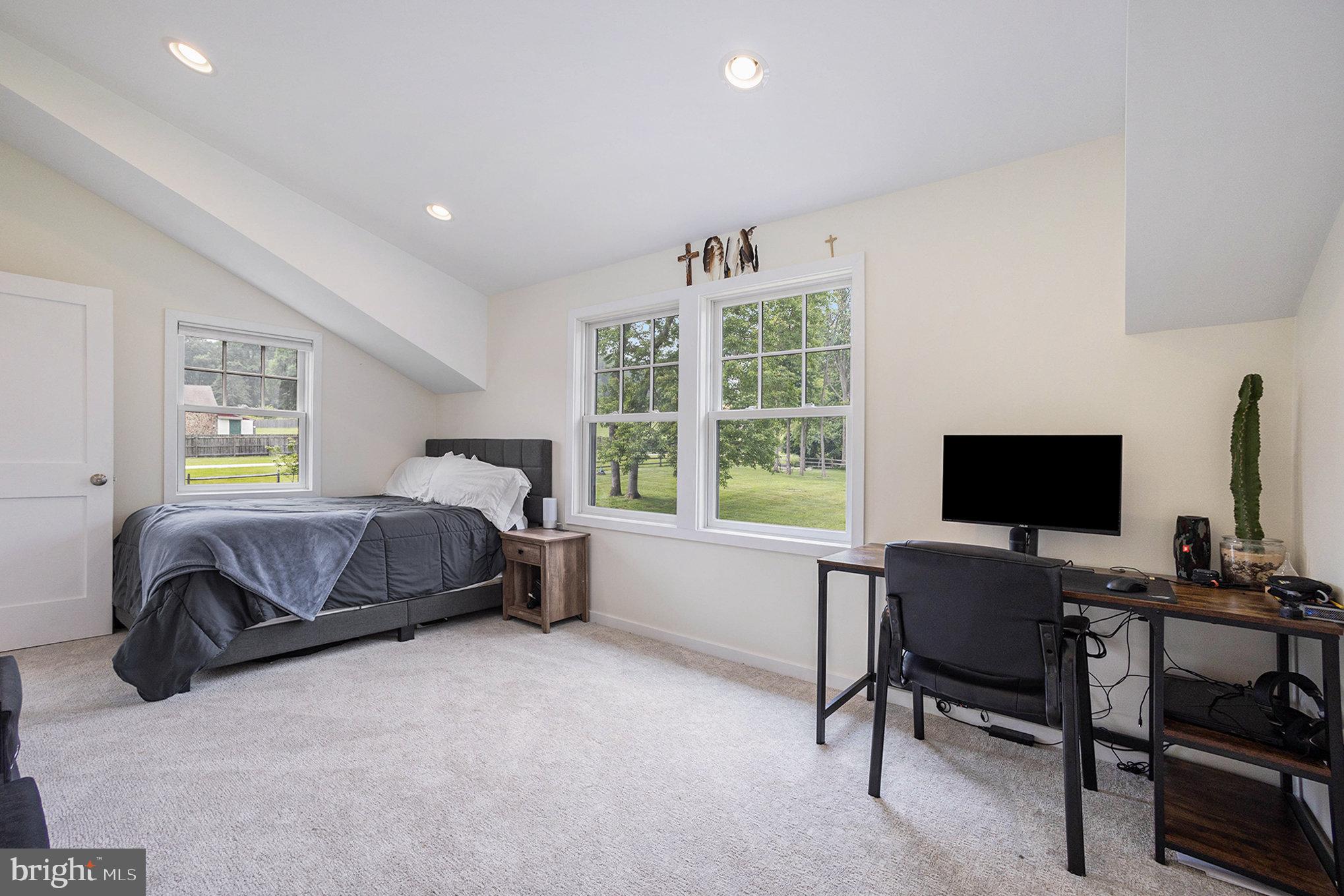 RADNOR HUNT - Residential