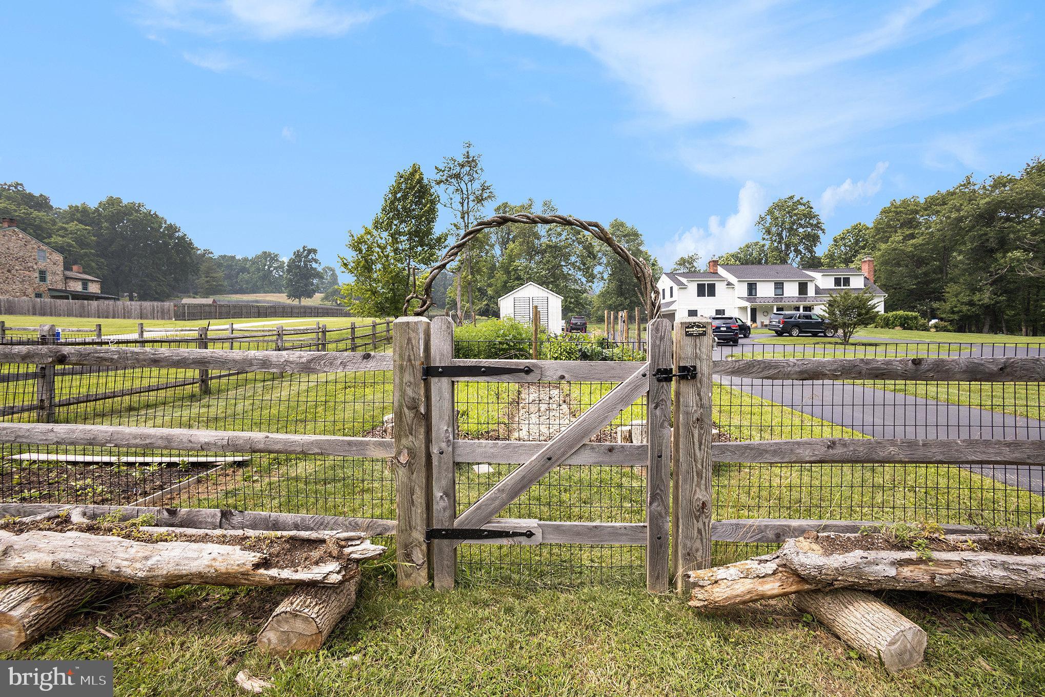 RADNOR HUNT - Residential