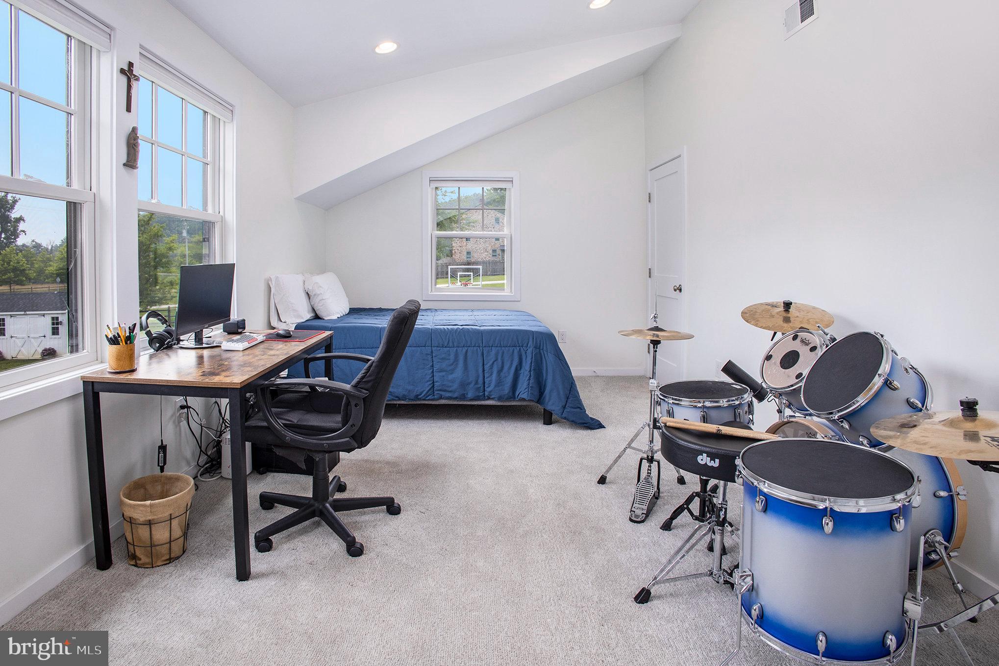 RADNOR HUNT - Residential