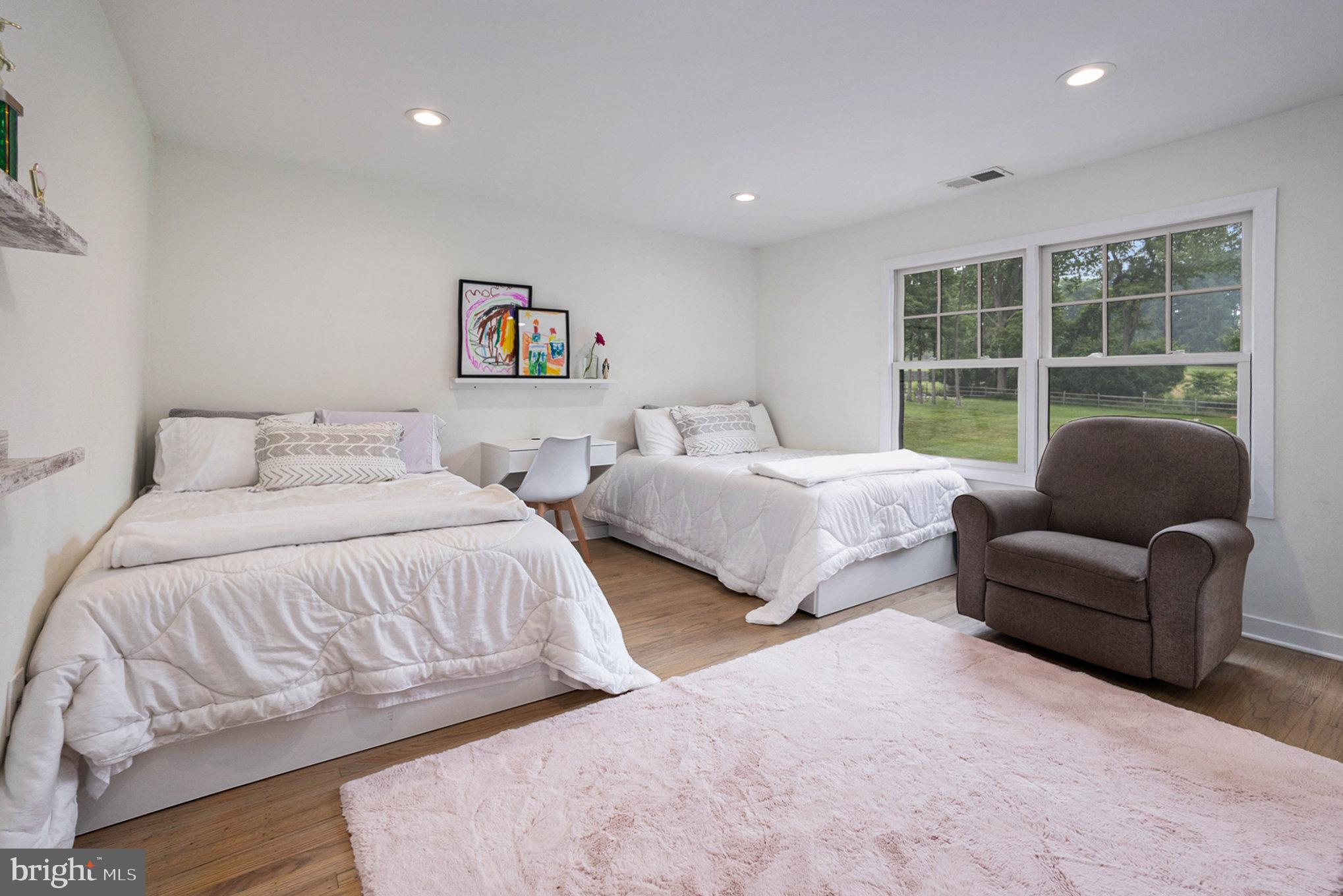 RADNOR HUNT - Residential