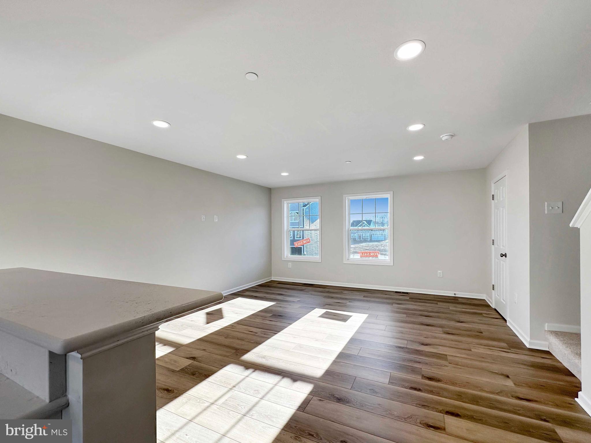 GRAYS POINTE - Residential